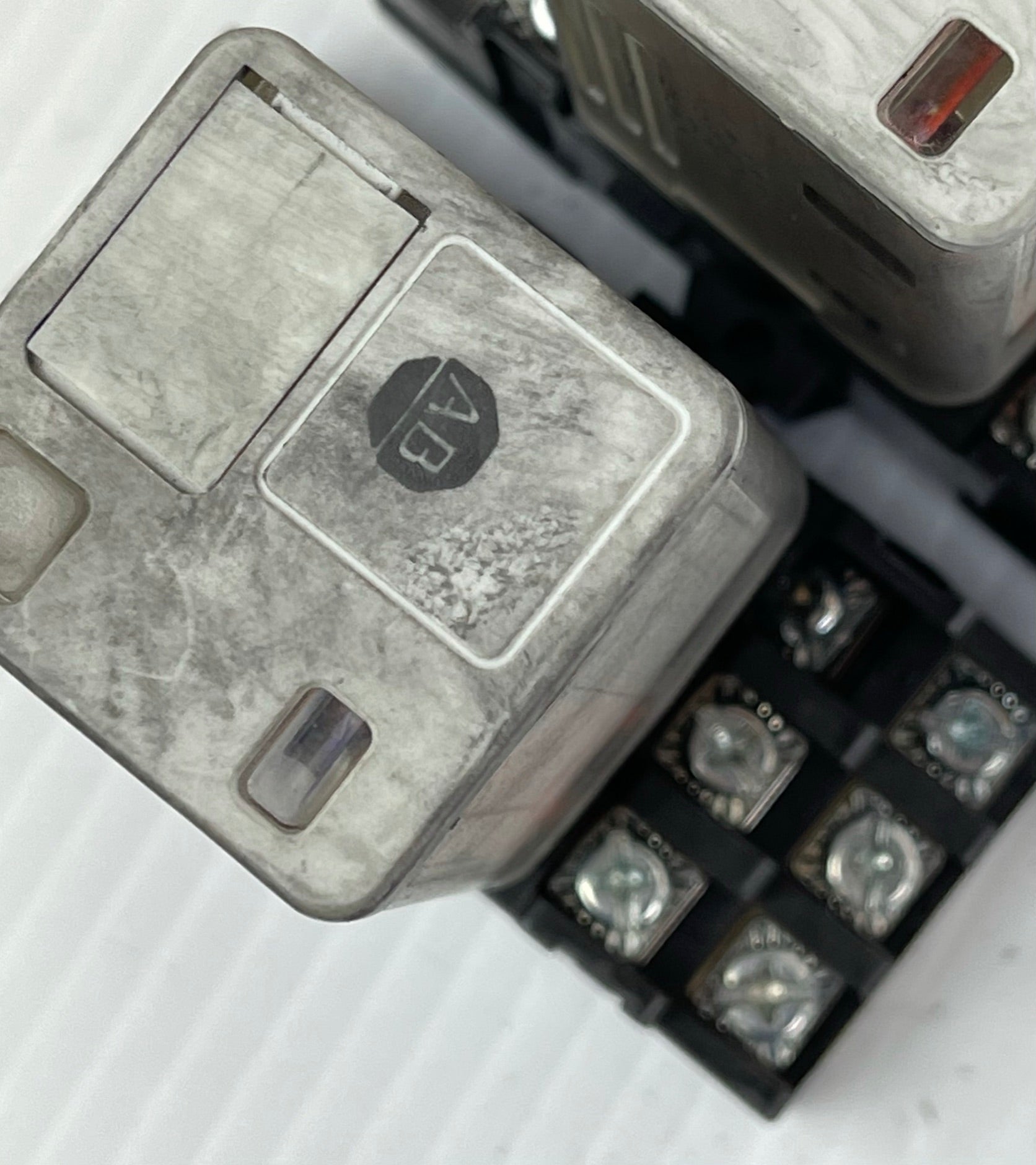 Allen-Bradley Relay 700-HB33Z24 Series B and Base 700-HN127 Series A