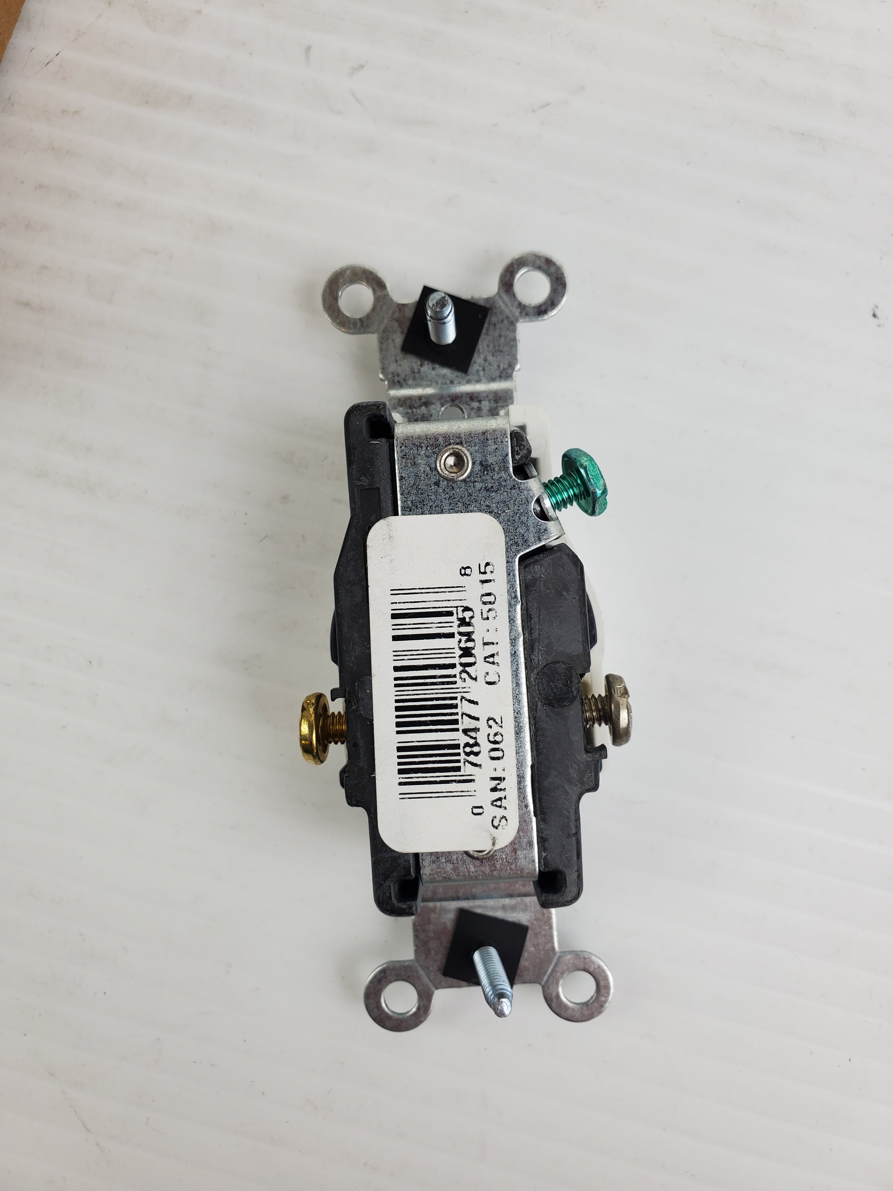 Leviton 5015-W White 2-P 3-W Single REC. Ground 15A-125V (Lot of 7)