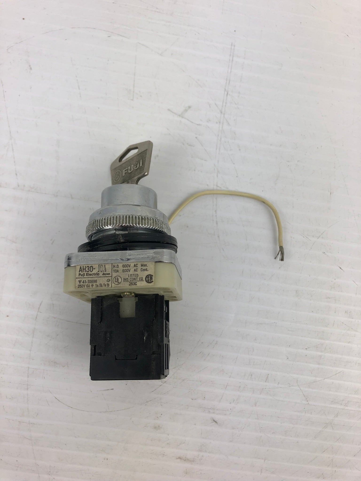 Fuji Electric AH30-J0A Selector Switch With Key