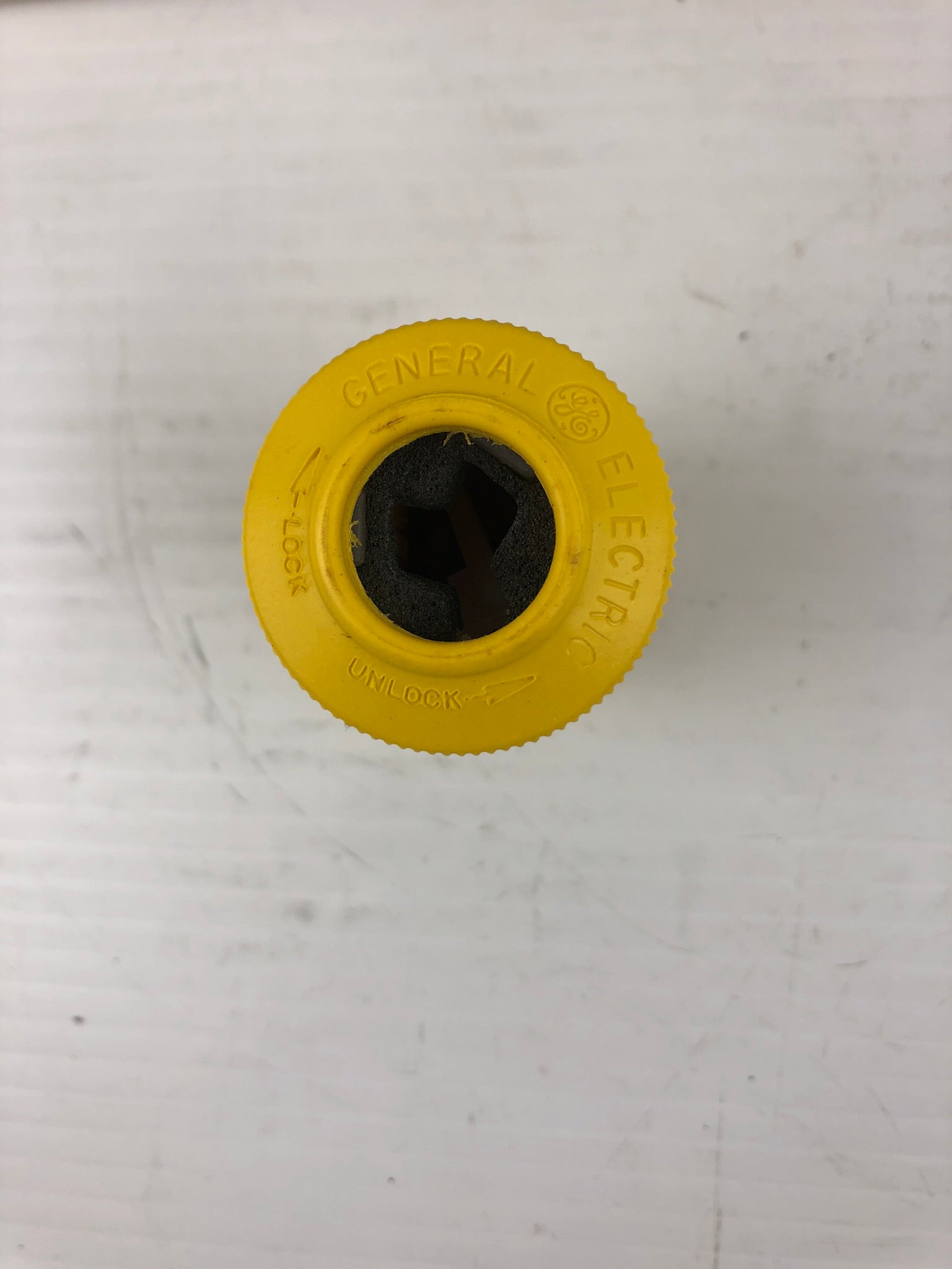 GE GLD 7555 Dyna Mate II Locking Connector 3 Pole General Electric - Box of 10