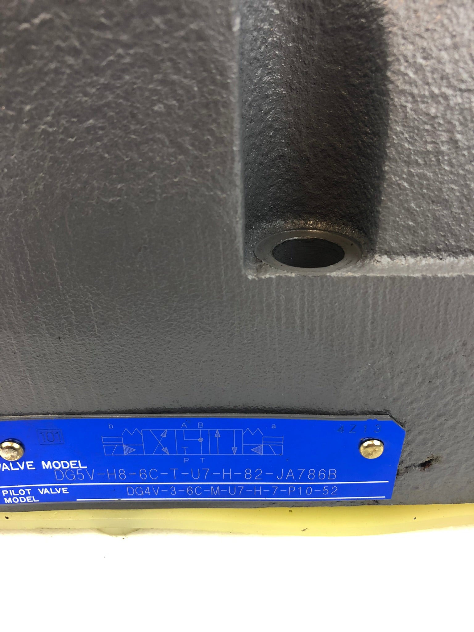 Tokimec DG5V-H8-6C-T-U7-H-82-JA786B Directional Control Valve