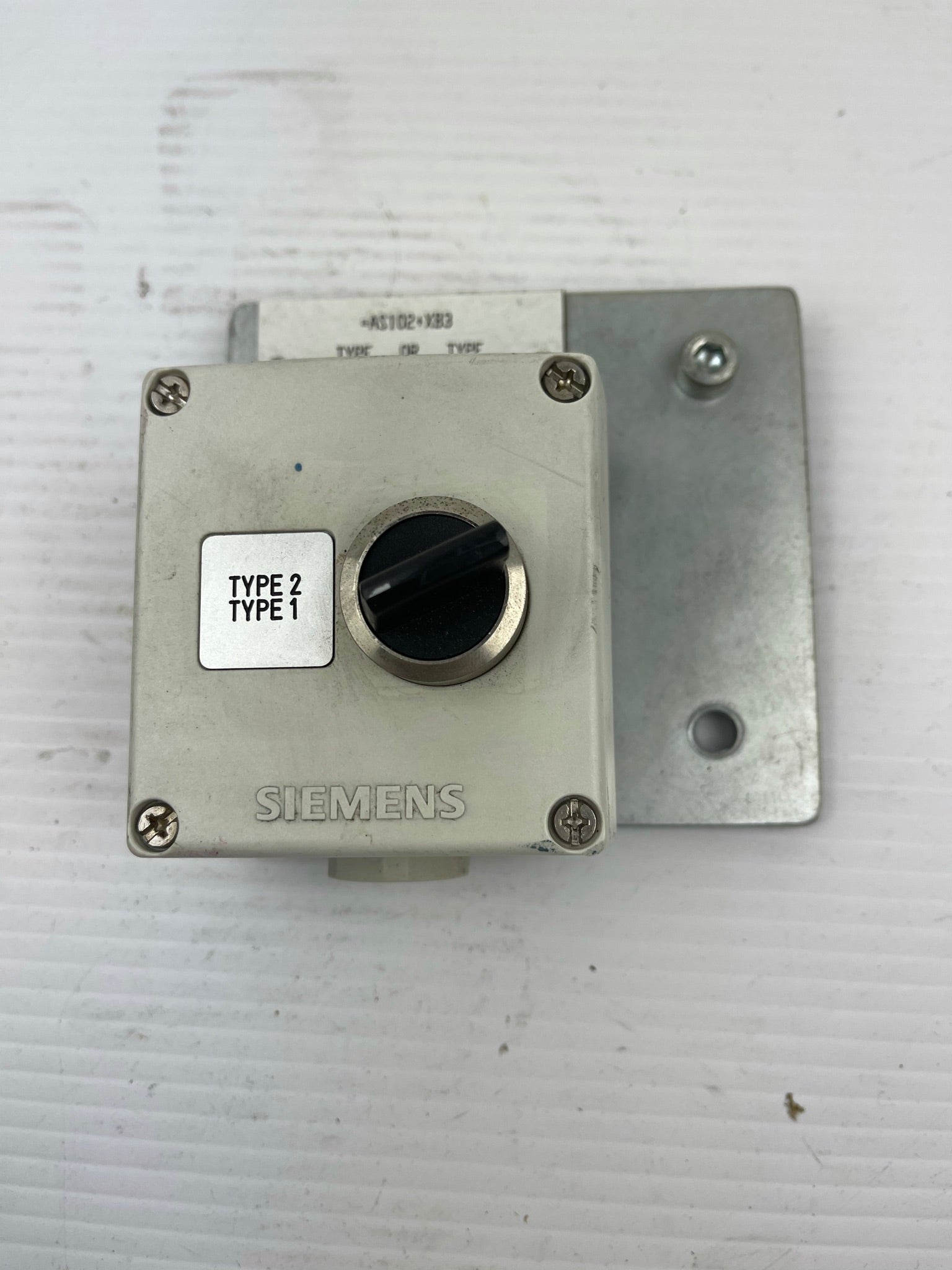 Siemens 2 Position Knob on Plastic Enclosure Box PG 16
