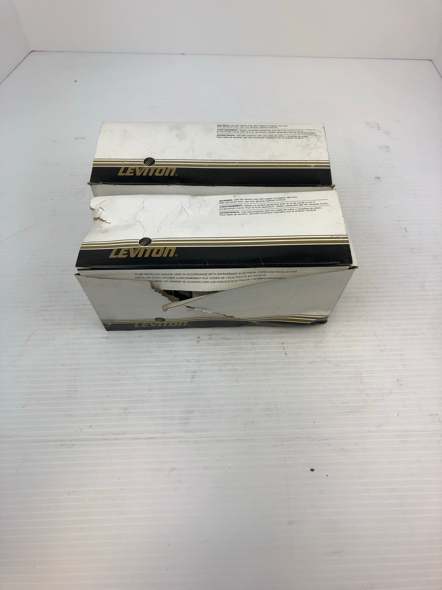 Leviton 1122-2I D.P. Toggle Switch 20A-120/277V AC/CA Ivory Lot of 2