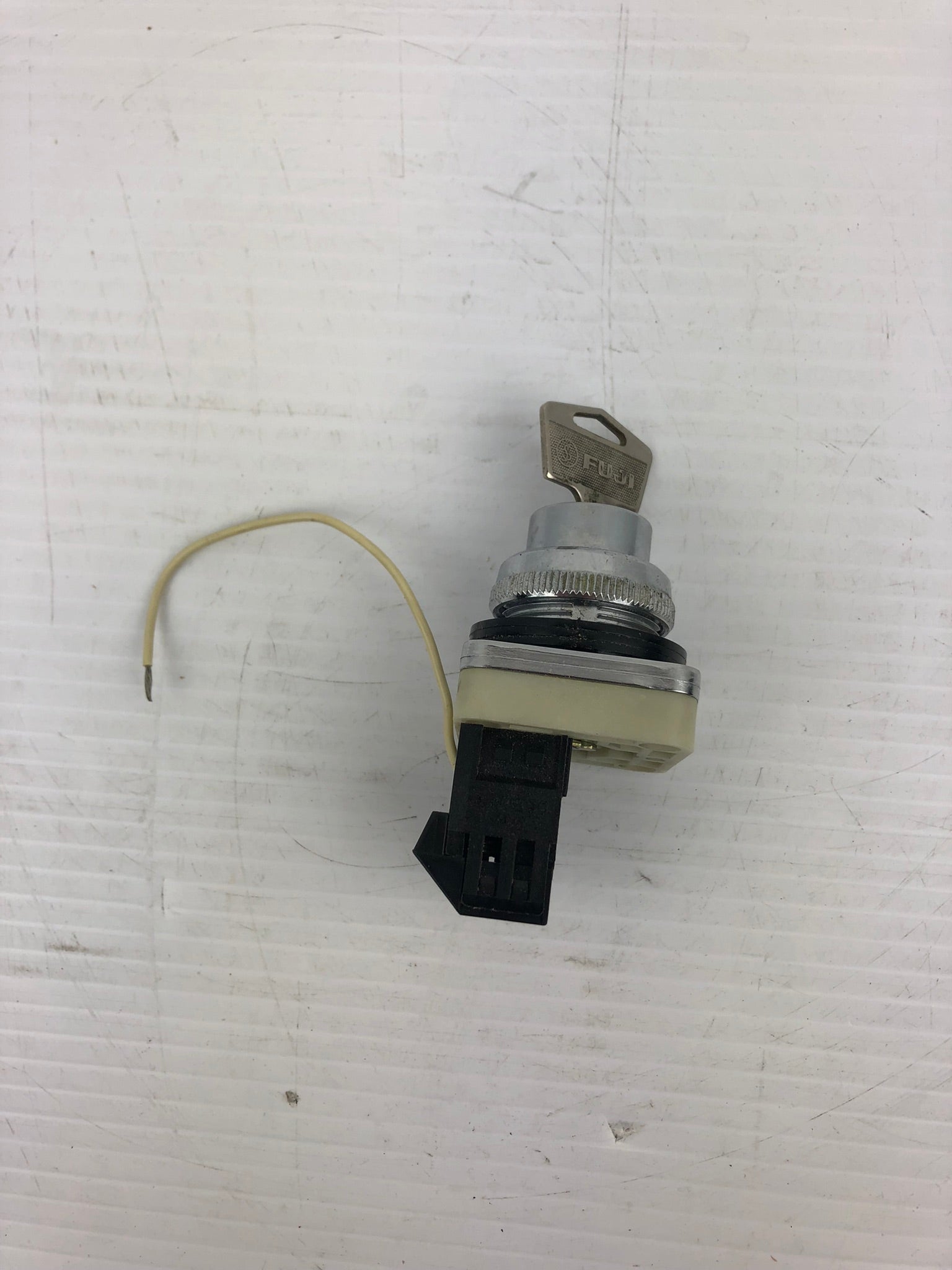 Fuji Electric AH30-J0A Selector Switch With Key