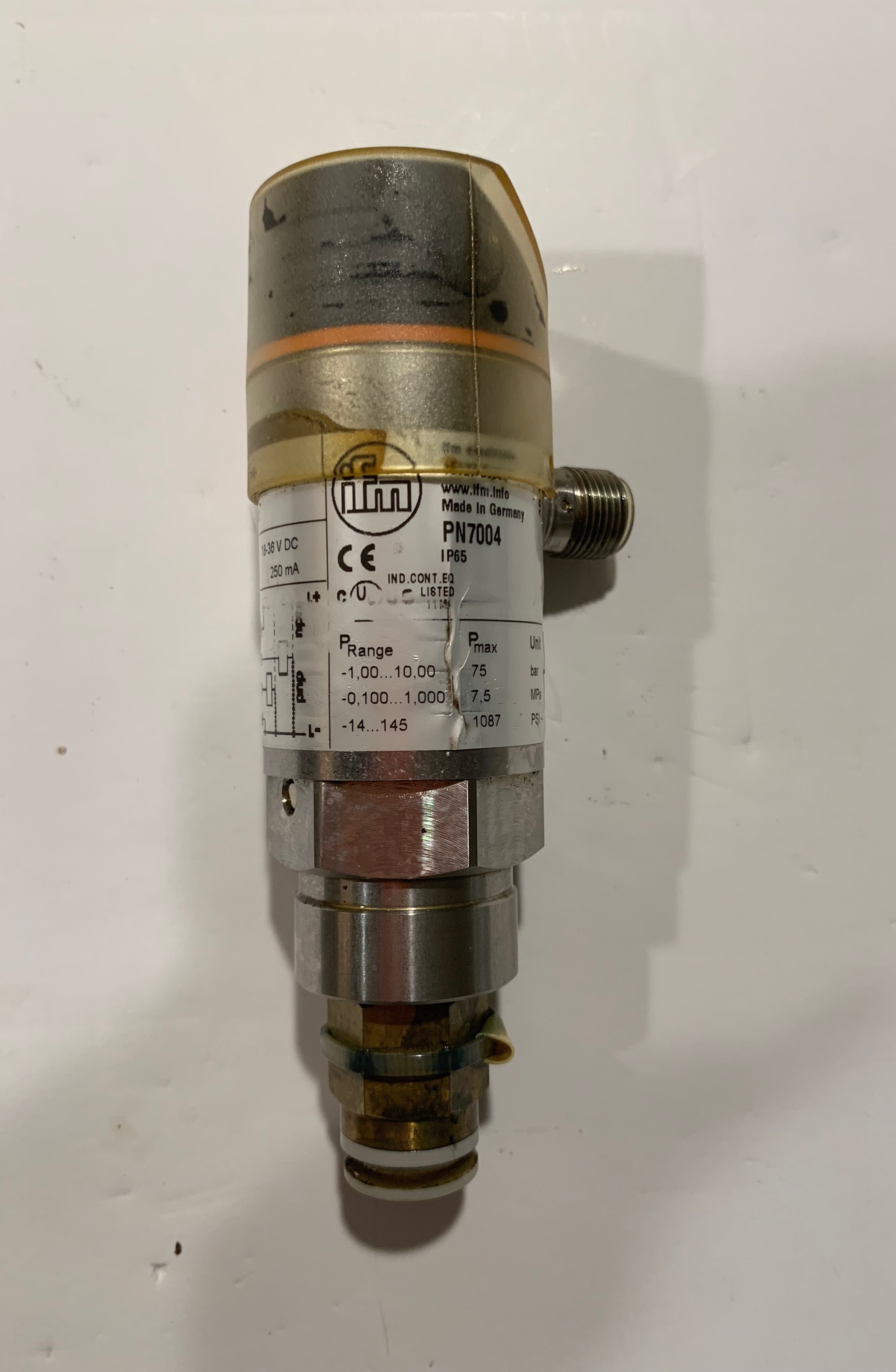 IFM Electronic Pressure Sensor PN7004 1087 PSI