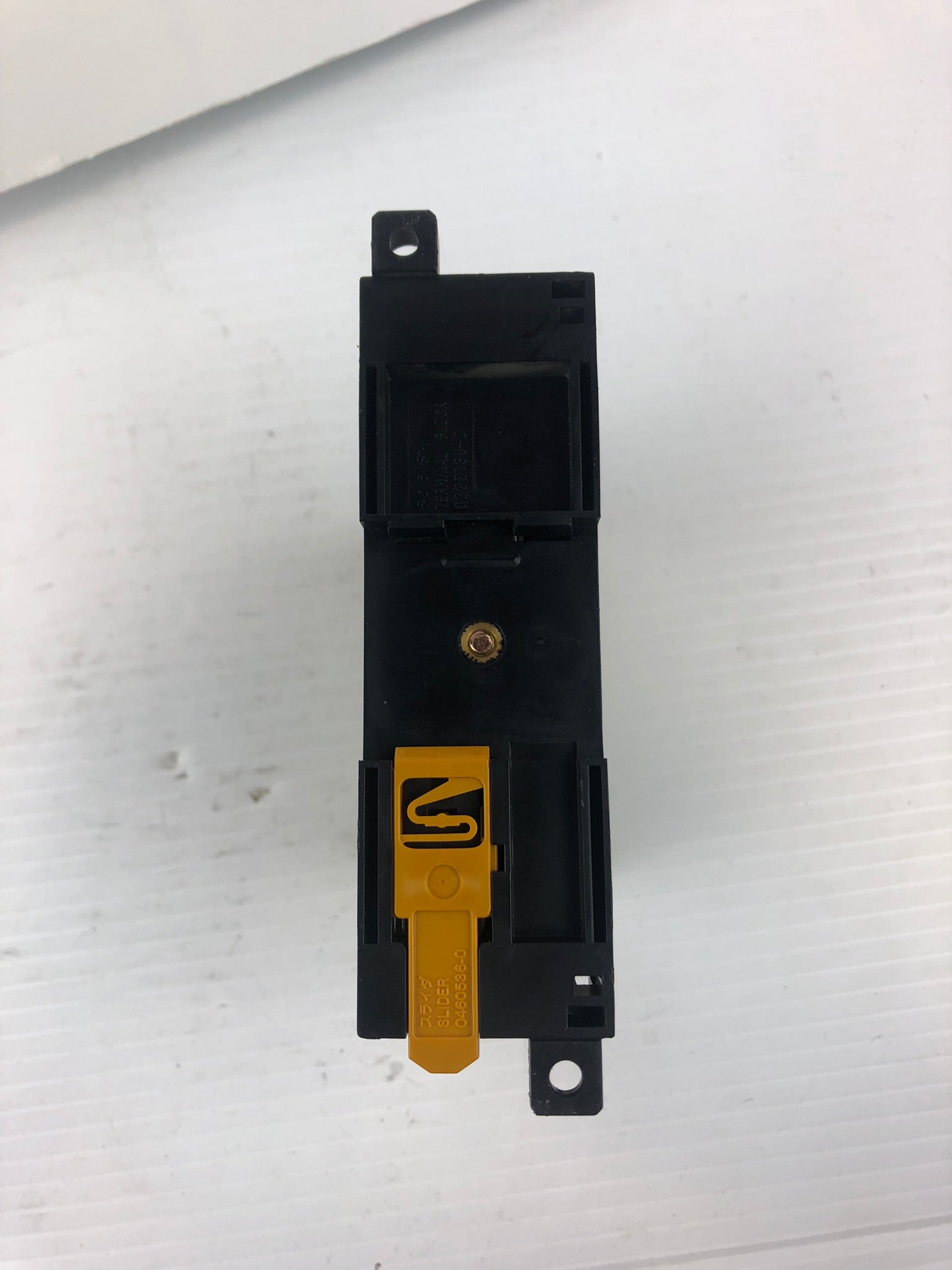 Omron 0220135-0 I/O Module Socket DIN Rail Mount for 3G2A3 Module with Housing