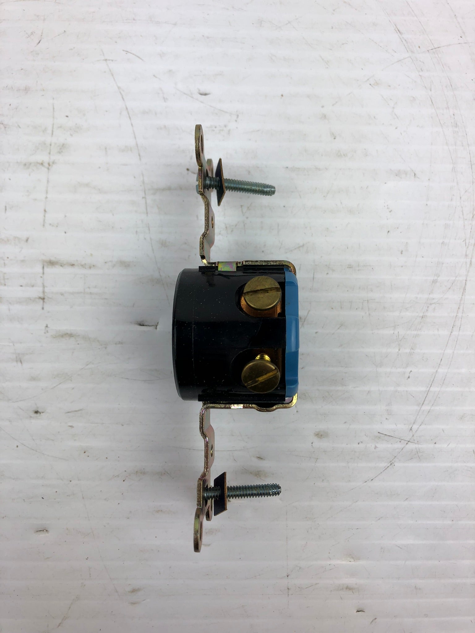 Leviton 4870 Black Locking Receptacle 3-Pole 3-Wire 15A-250V Three Phase