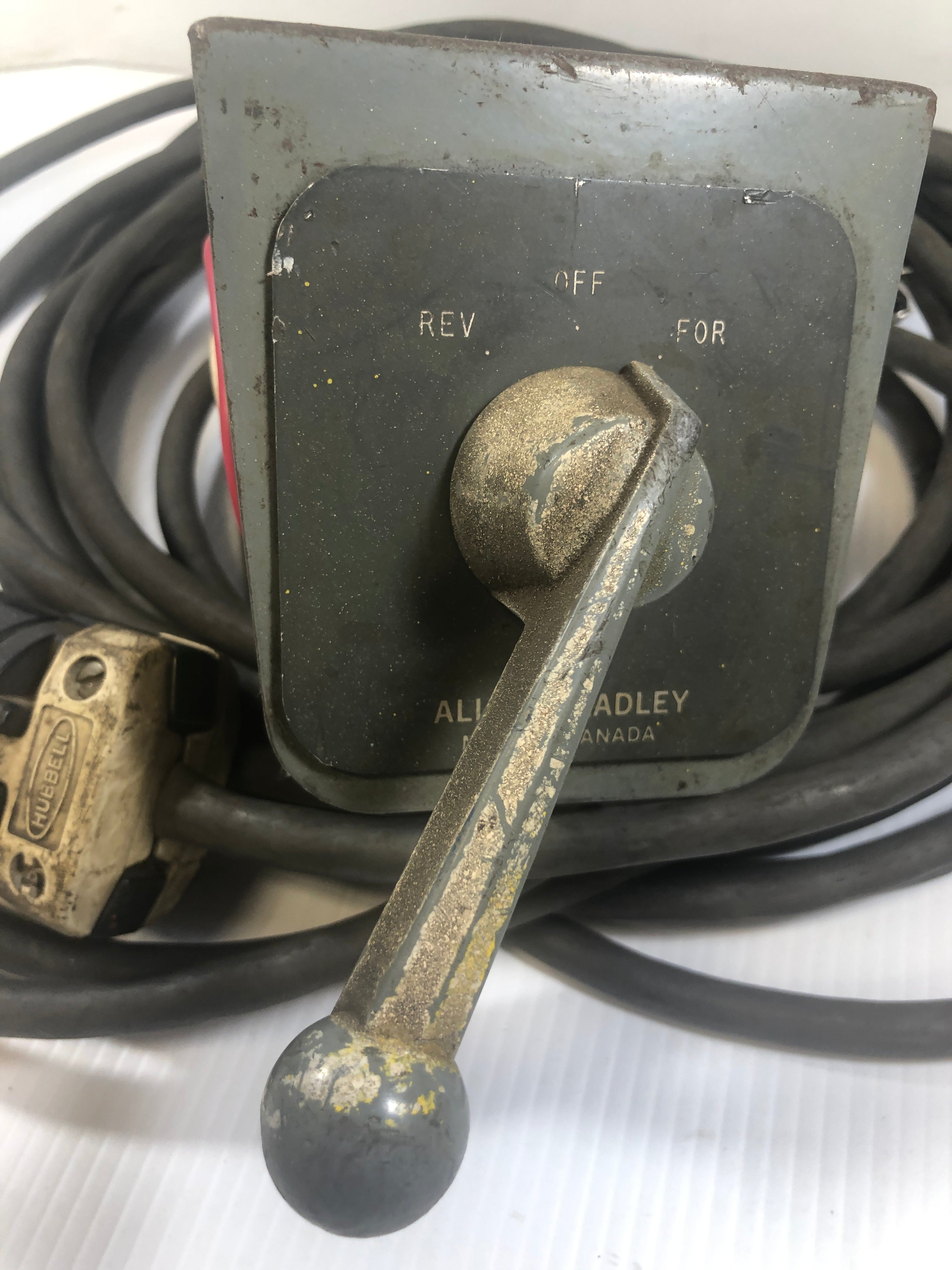 Allen-Bradley 350-BAV-B Reversing Drum Switch with Hubbell 21415B and Cable