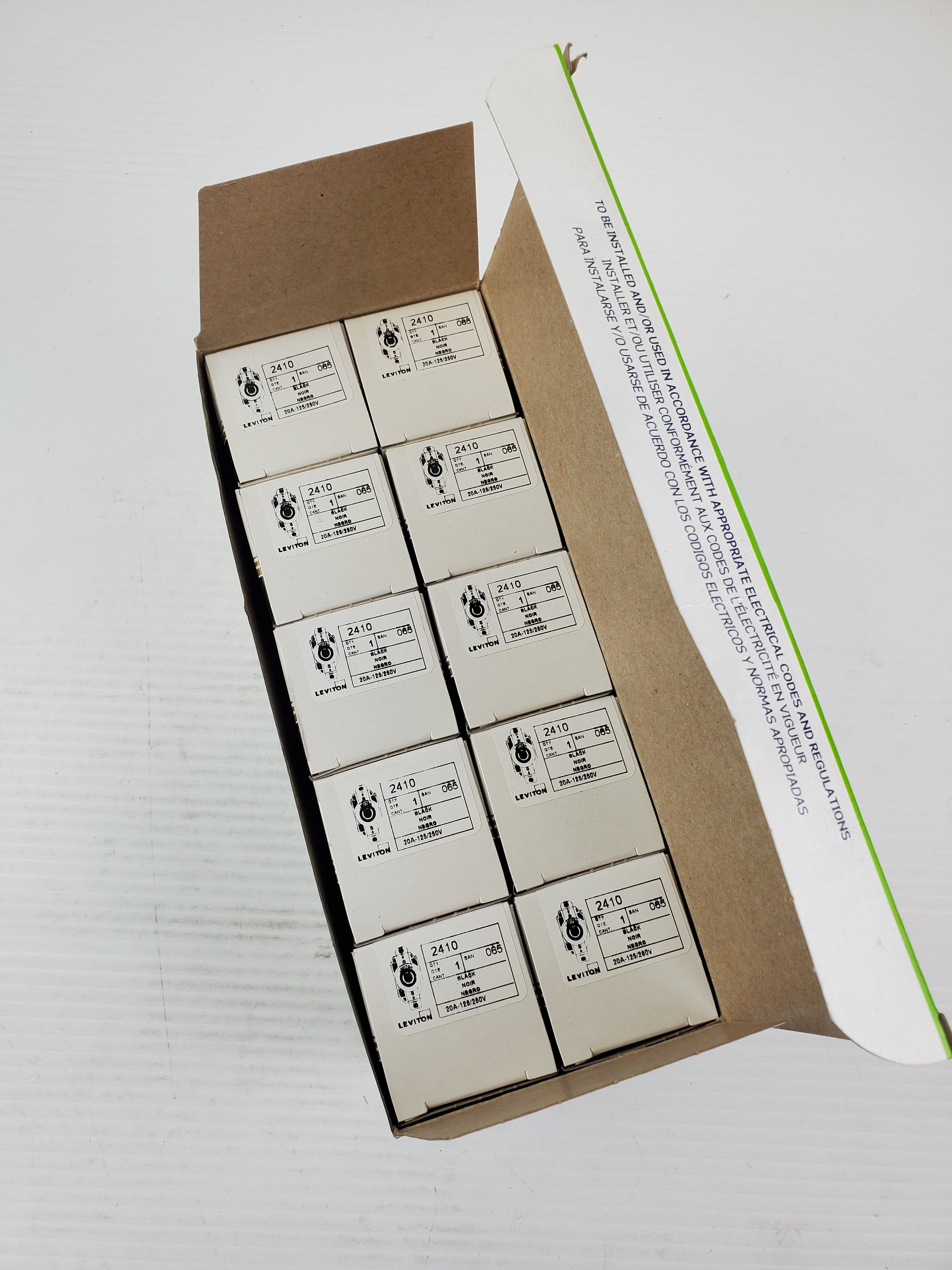 Leviton 2410 Black 3-P 4-W Single Lock Receptacle Ground (Box of 10)