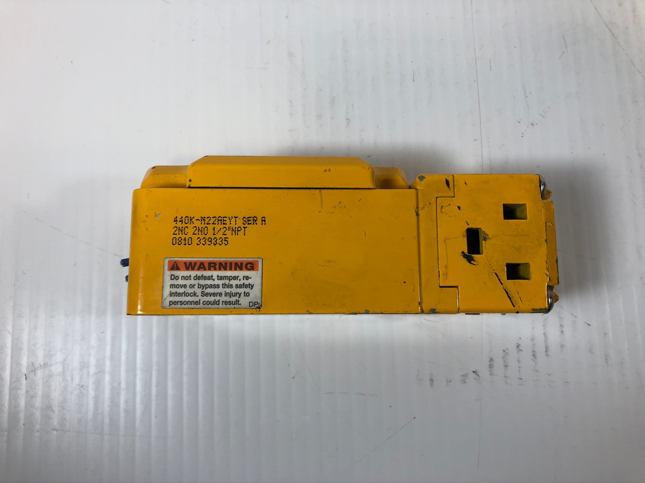 Allen-Bradley MT-GD2 Guardmaster Safety Interlock Switch 440K-M22AEYT Ser. A