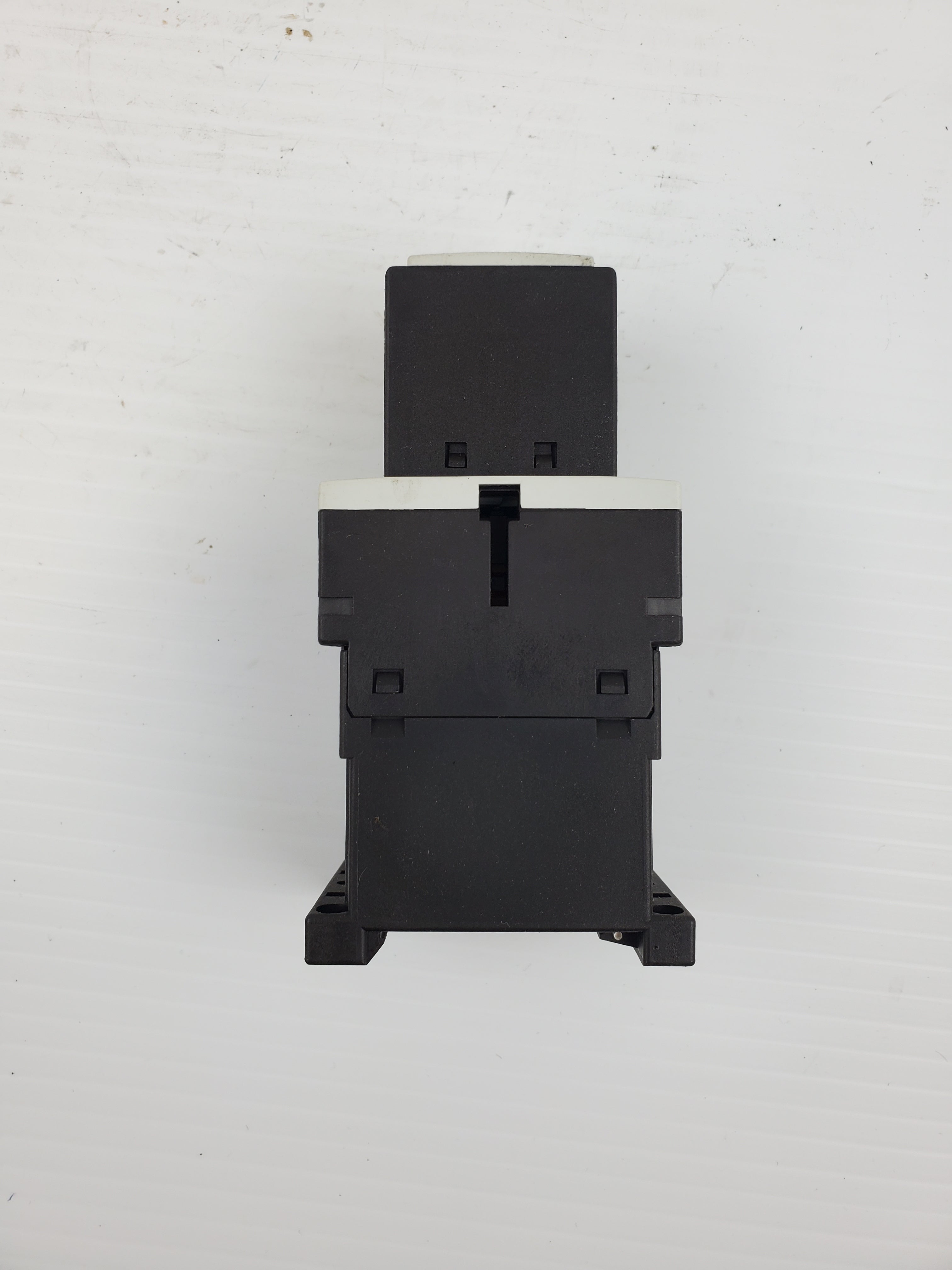Siemens 3RT1016-1BB42 Contactor With 3RH1911-1FA22 Contact Block