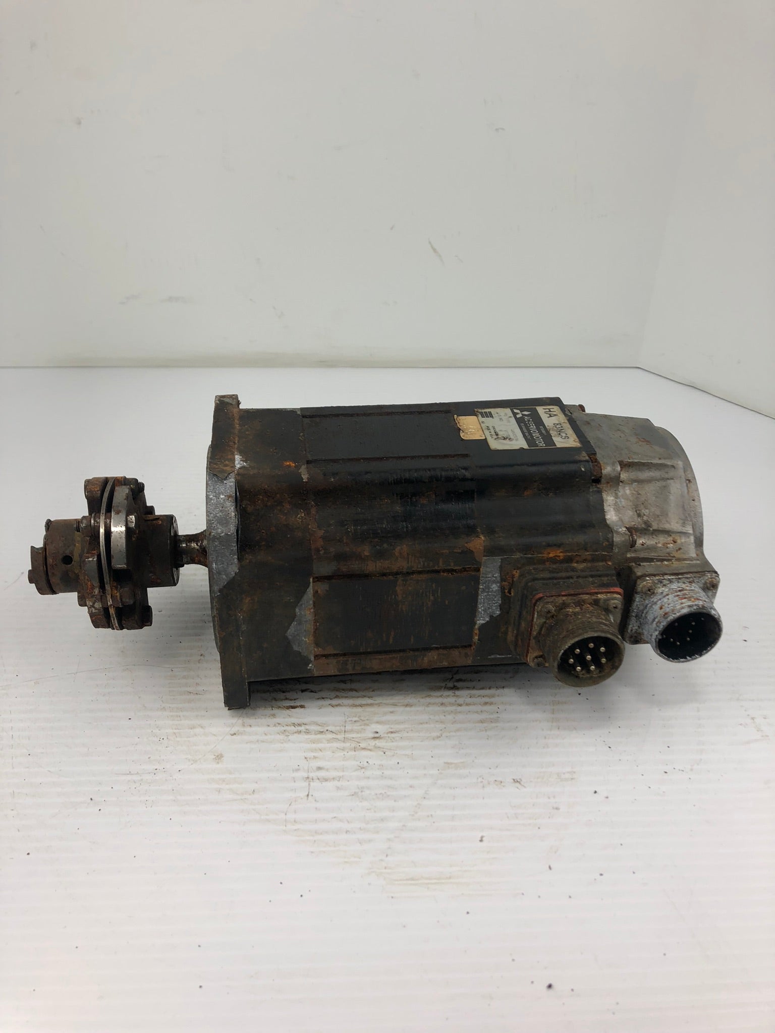 Mitsubishi 44N8CSBN AC Servo Motor HA 83NCS
