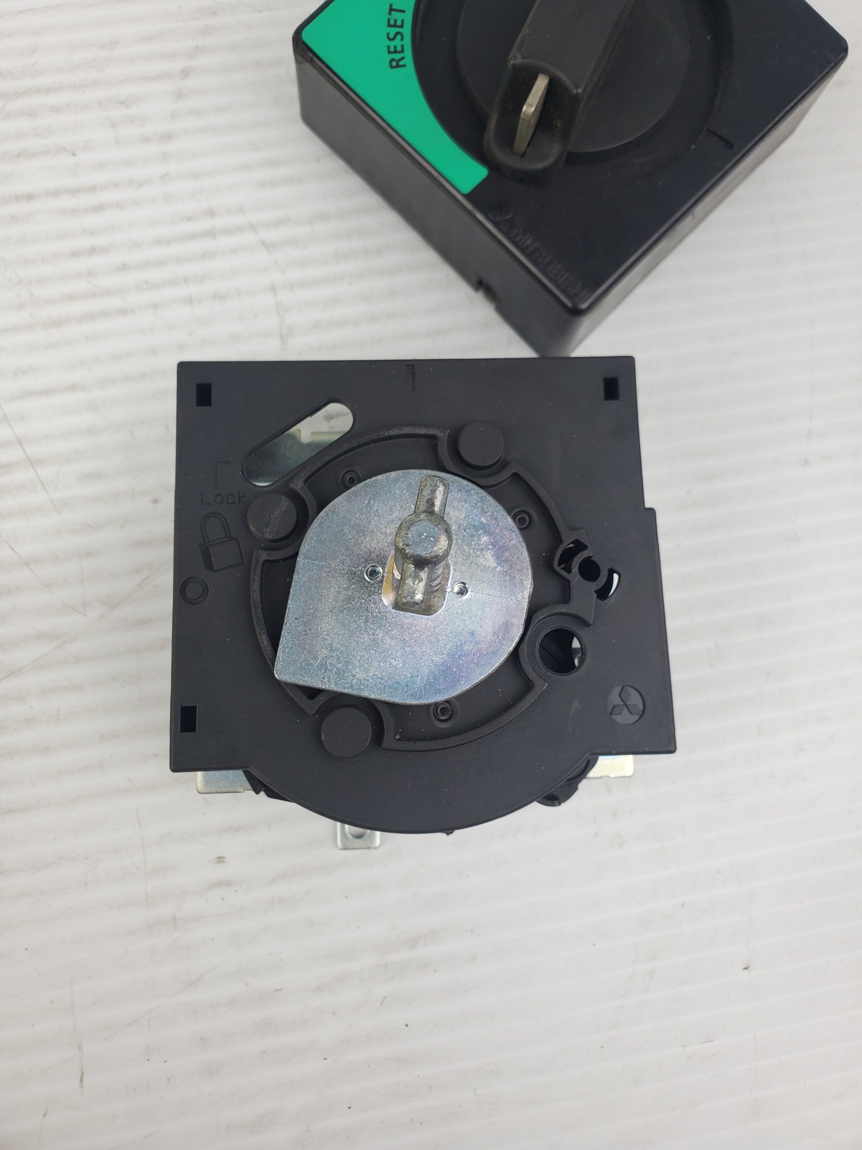 Mitsubishi 1015F External Handle Switch On/Off Reset/Tripped