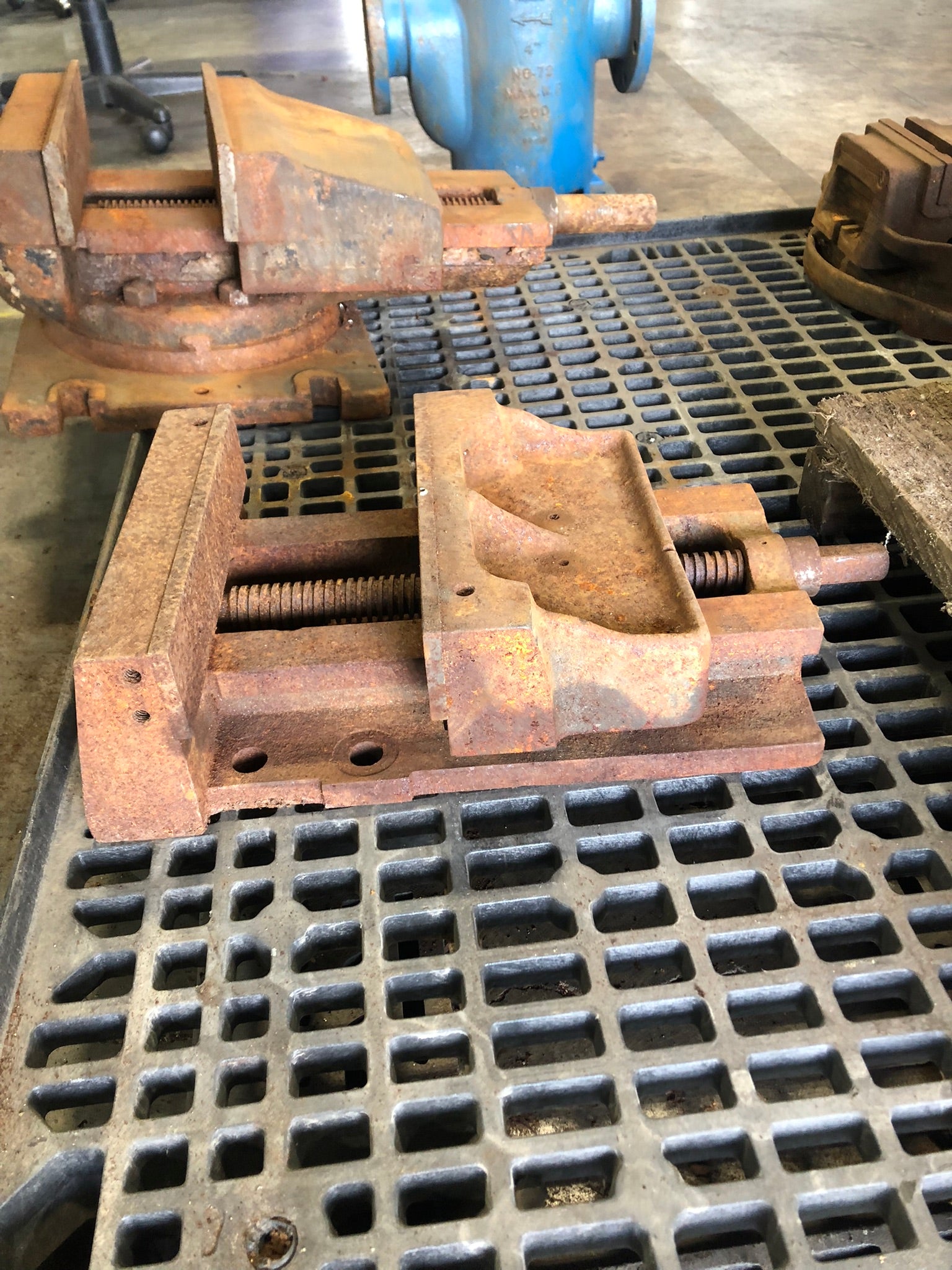 Industrial Vise Heavy Duty Rustic Decor 18" Long x 10" Wide x 5" High