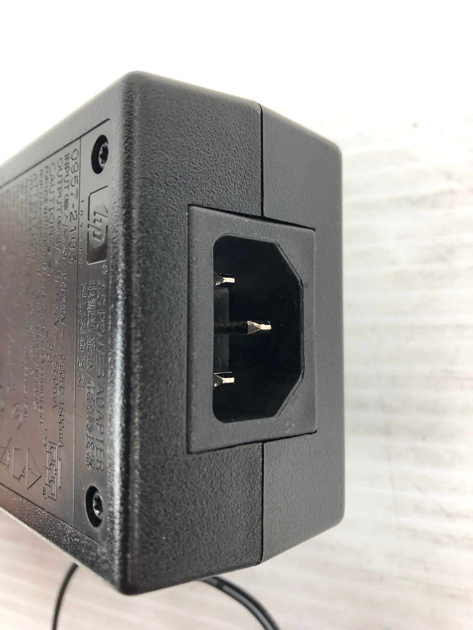 AC Power Adapter 0957-2105 Input 100-240V 50/60Hz 050638-00