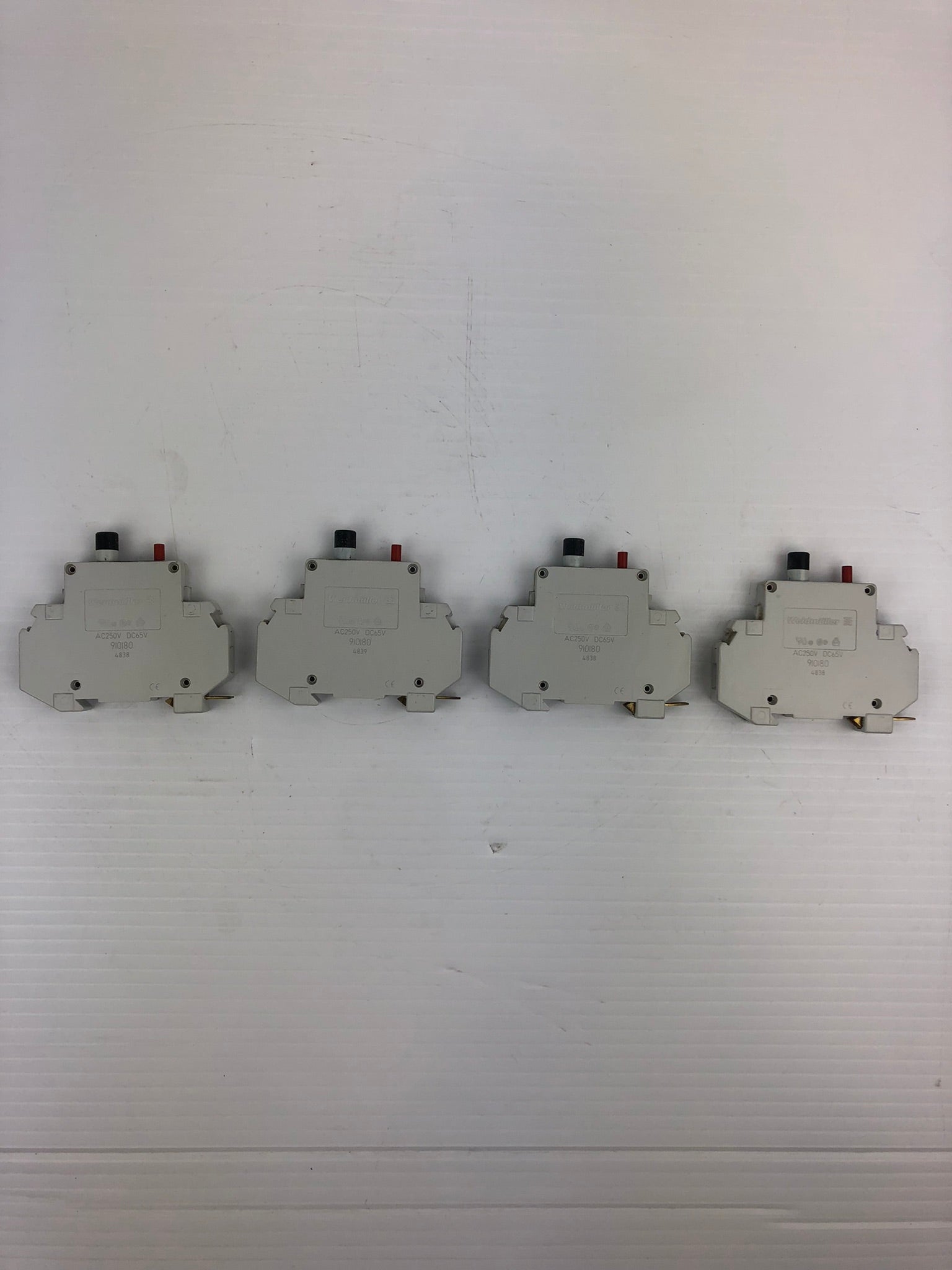 Weidmuller 910180 Circuit Breaker 4838 250VAC 65VDC - Lot of 4