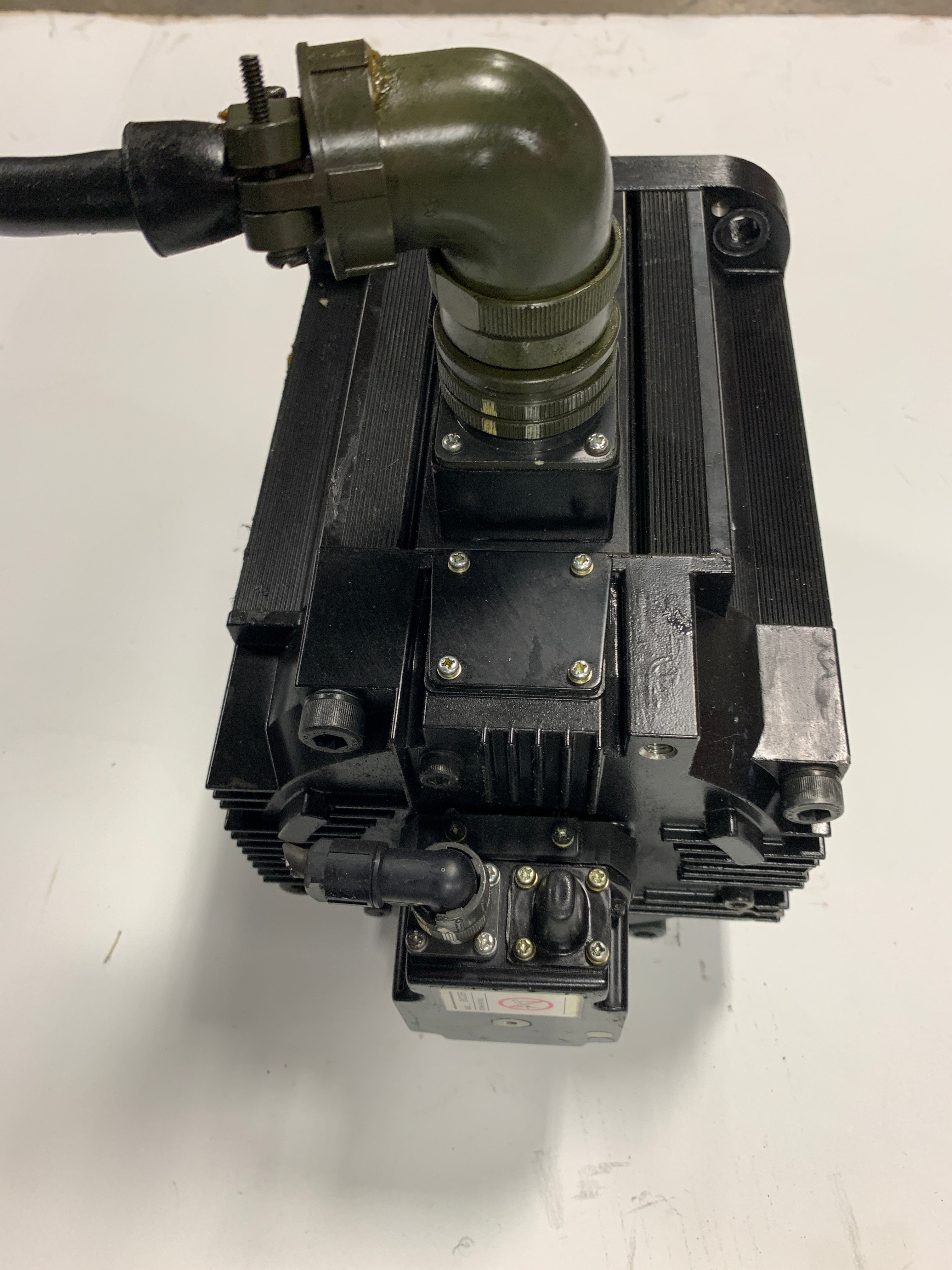 Yaskawa SGMRS-44A2A-YR21 Servo Motor