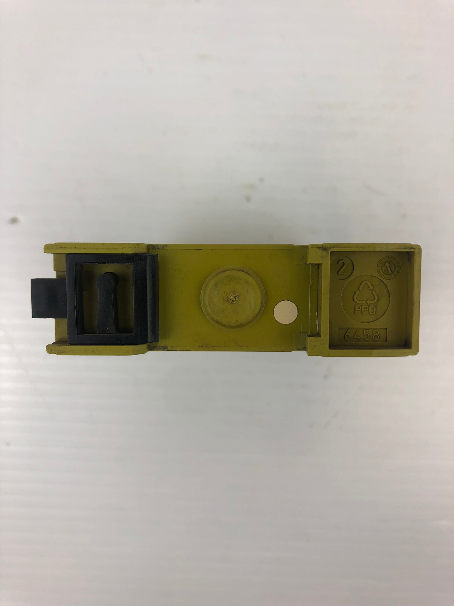 Pilz PNOZ X2.8P Safety Relay 3.5 VA 2.0 W 50/60 Hz
