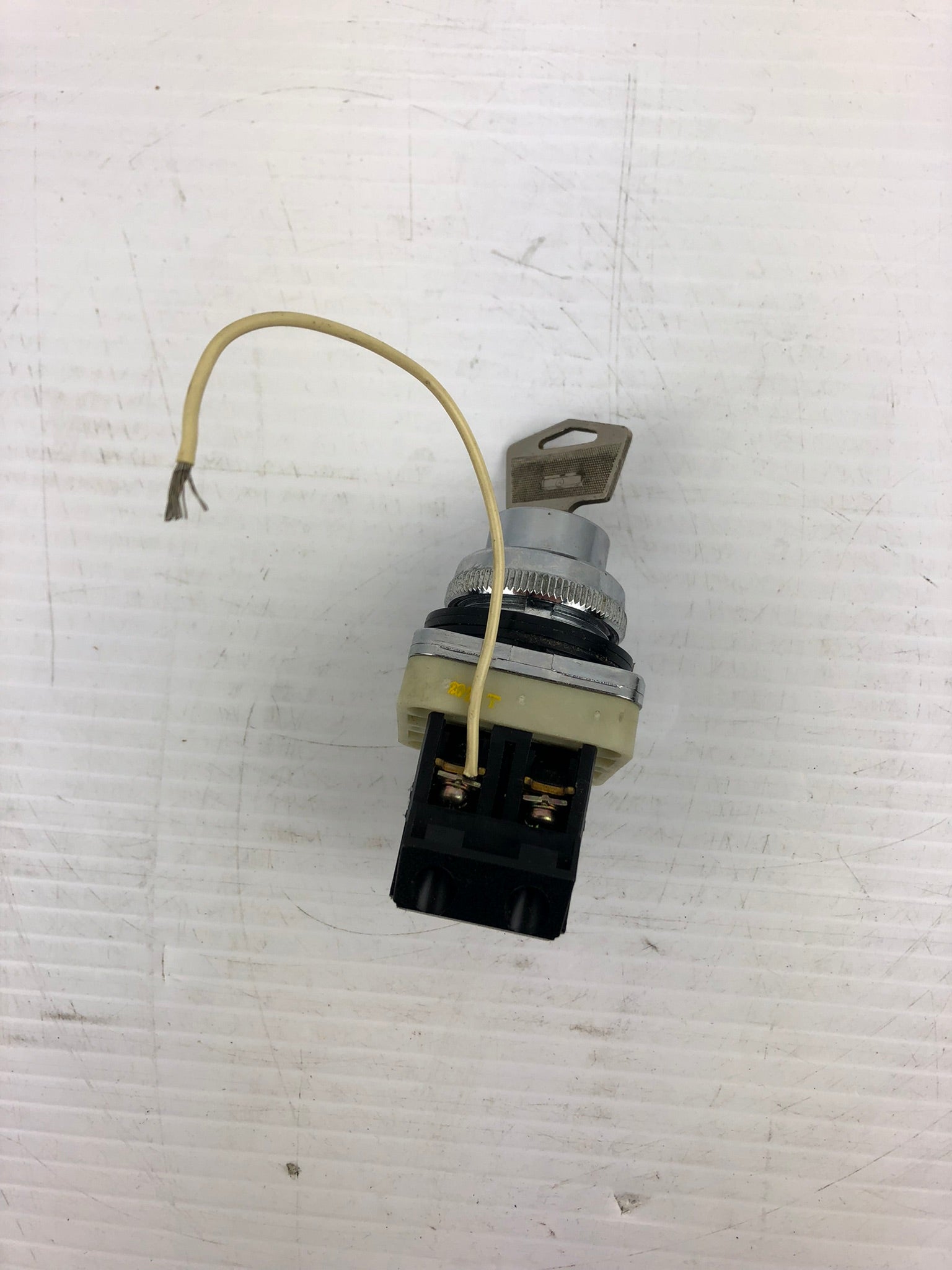 Fuji Electric AH30-J0A Selector Switch With Key