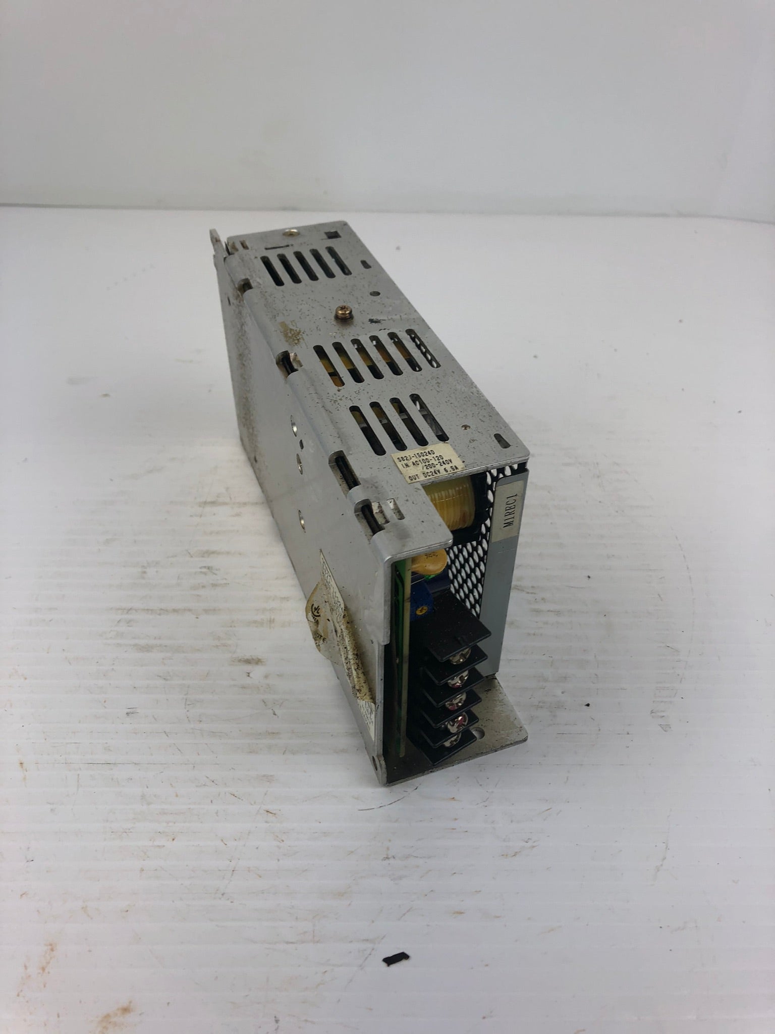Omron S82J-15024D Power Supply AC100-120/200-240V 50/60hz 3.5/2.1A DC24V 6.5A