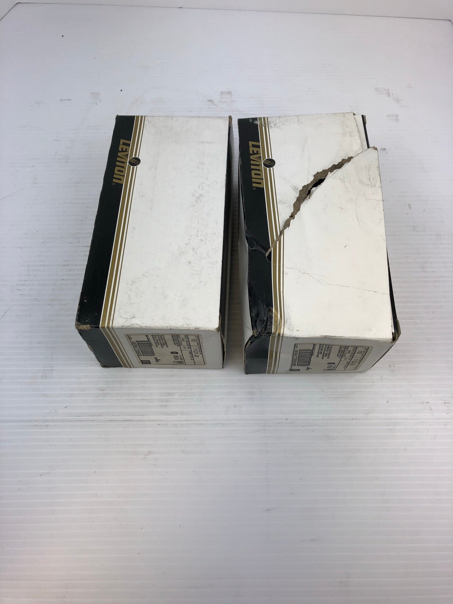 Leviton 1122-2I D.P. Toggle Switch 20A-120/277V AC/CA Ivory Lot of 2