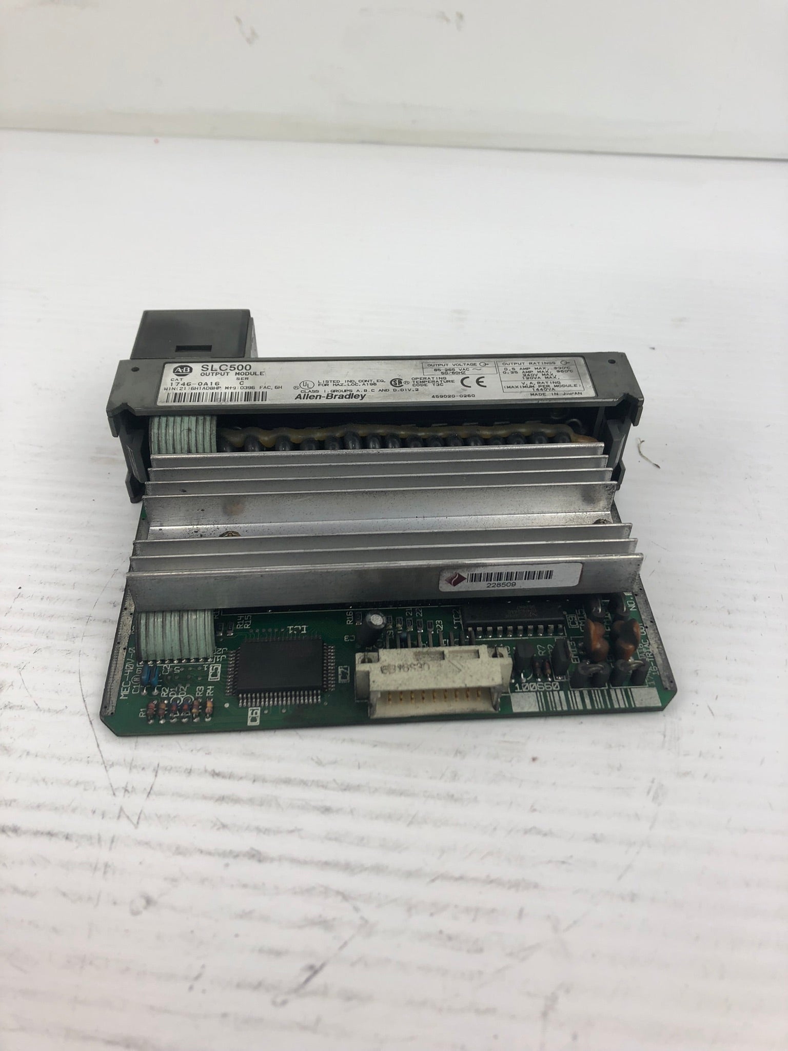 Allen-Bradley 1746-0A16 Output Module Series C SLC 500 - Without Door