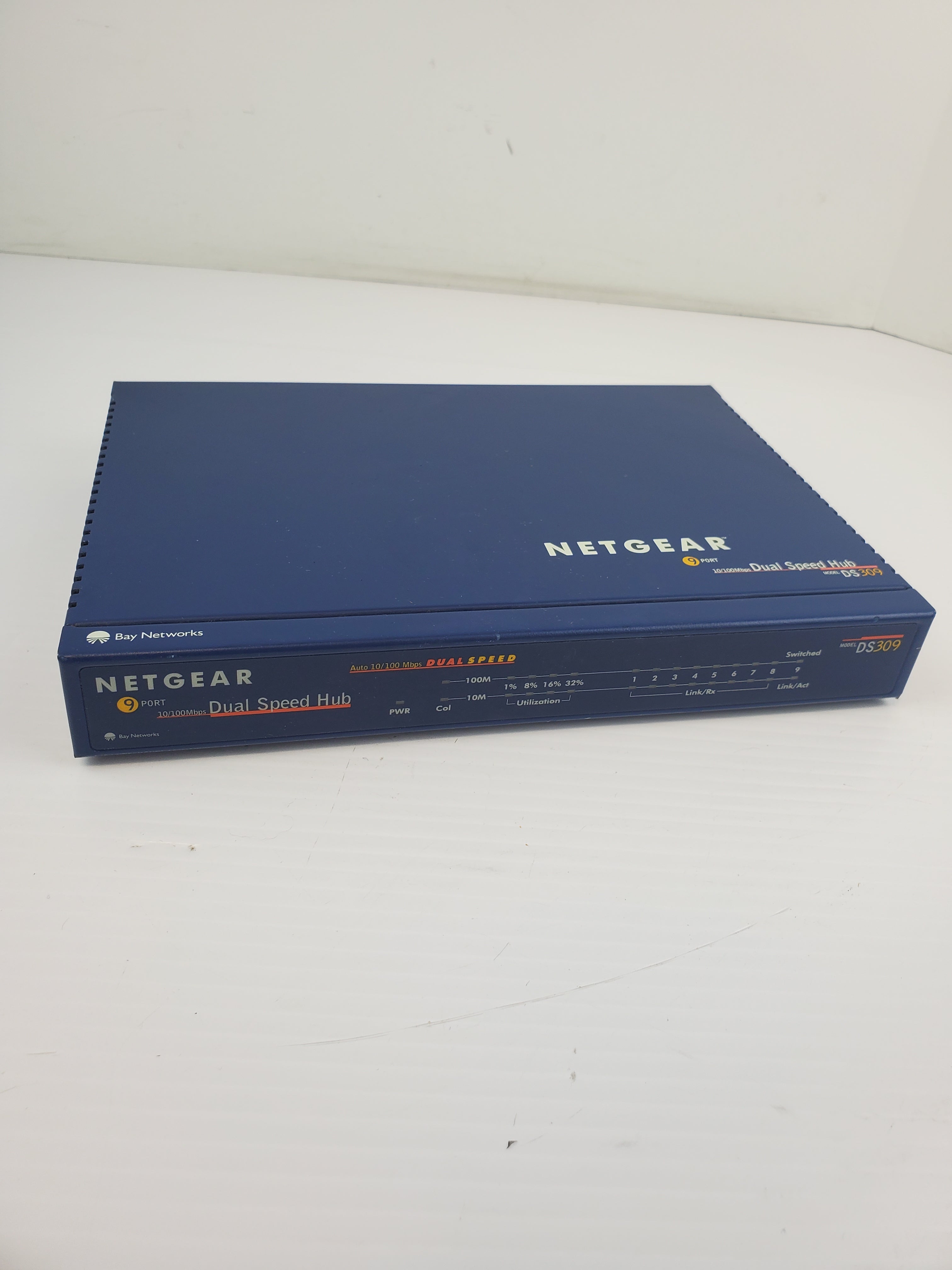 NETGEAR DS309 Ethernet Hub 8 Inputs - Input 100-240VAC - 50-60Hz - 0.35A Max
