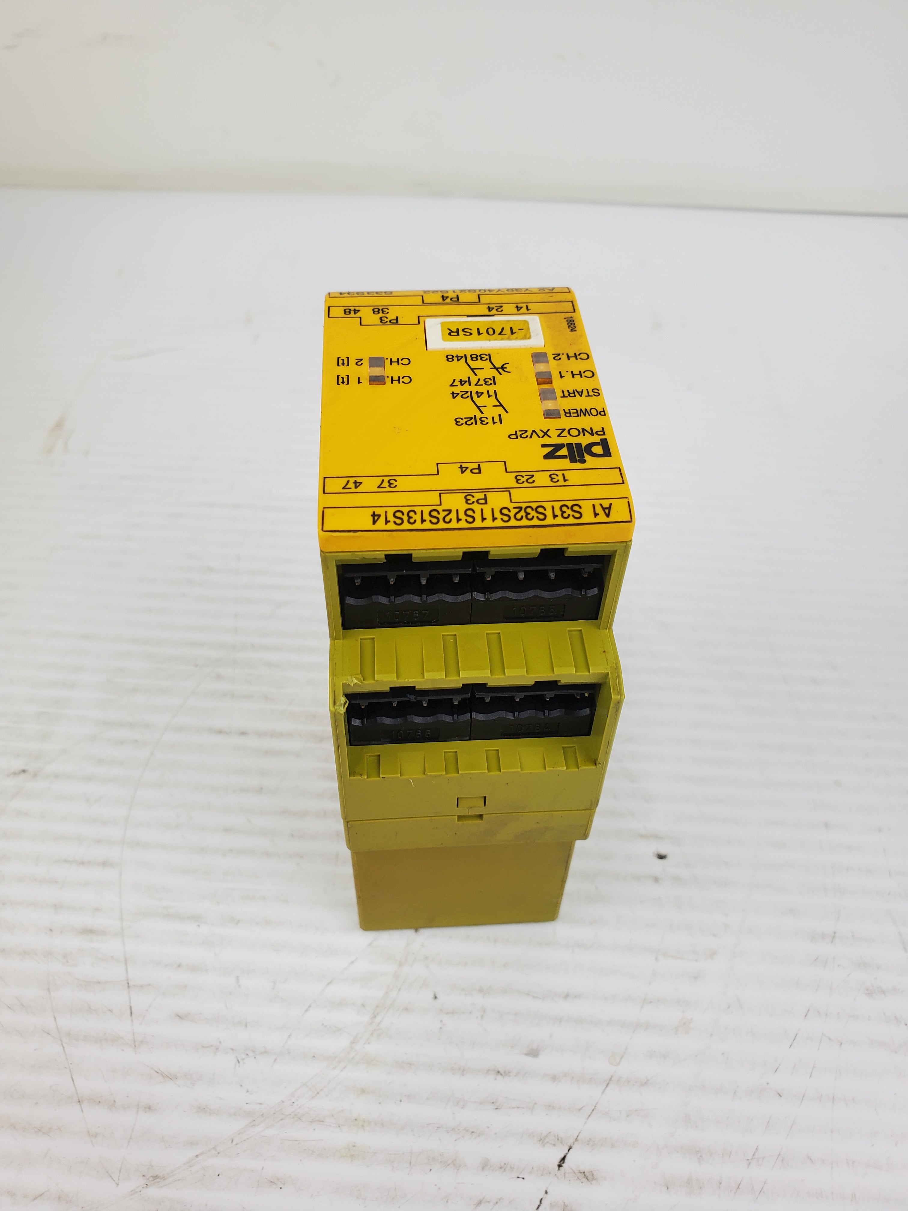 Pilz PN0Z XV2P Safety Relay Switch 0.5/24VDC 2n/o 2n/o Fix