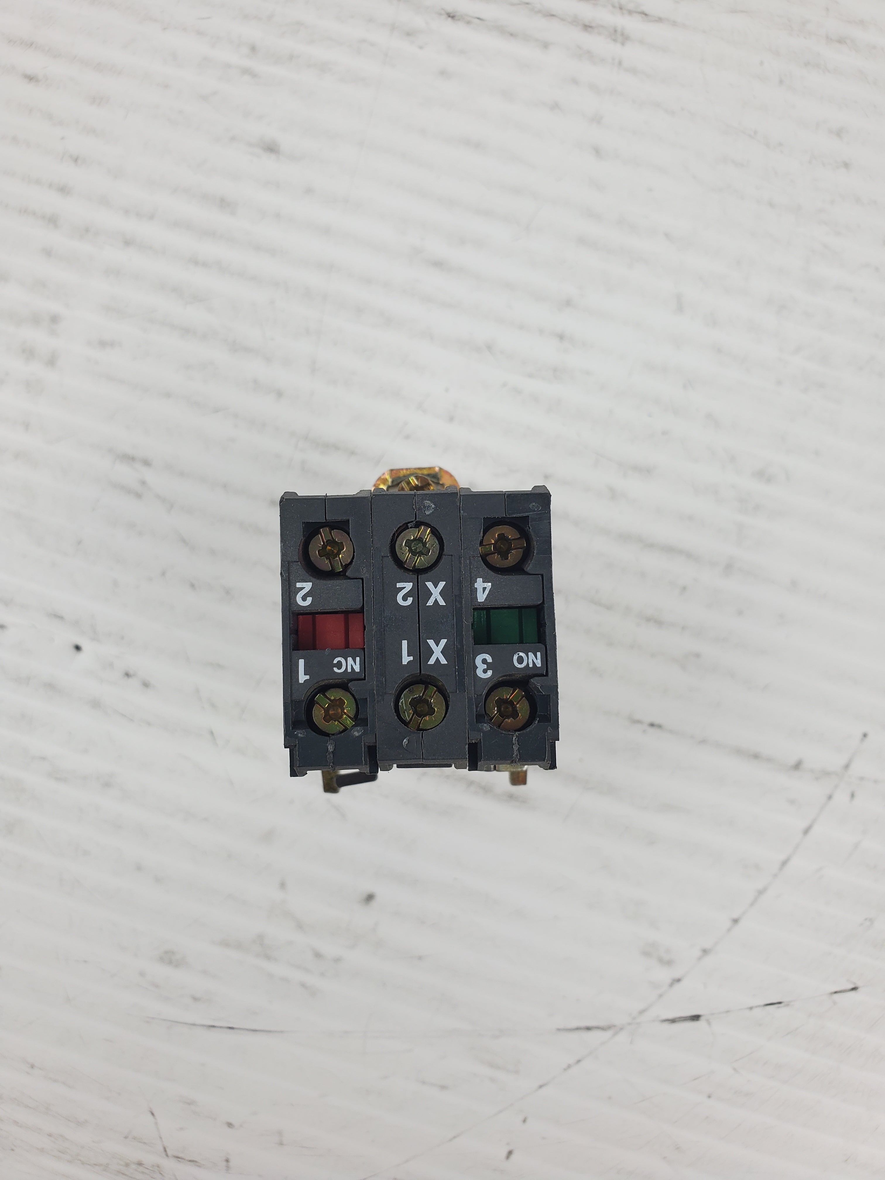 Telemecanique ZBE-101 Orange Push Button with Manual Mounting