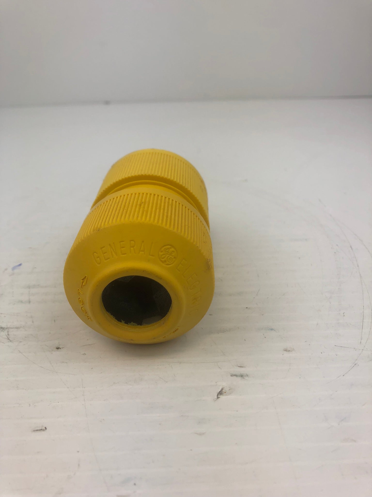 GE General Electric L21 Locking Plug 3 Phase 2A-120/208V