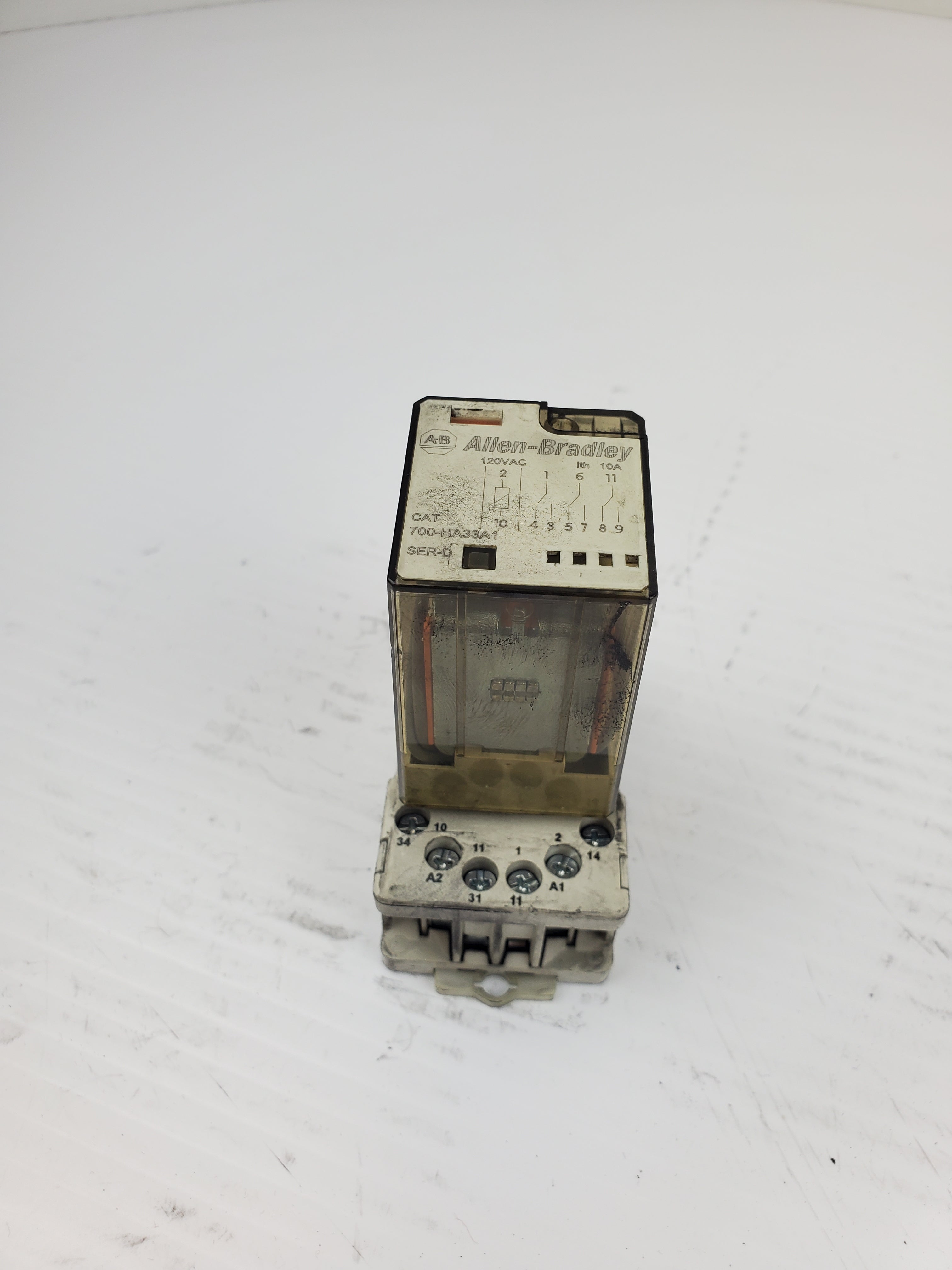 Allen-Bradley 700-HA33A1 Series D 24VDC Relay with 700-HN101 Series D Socket