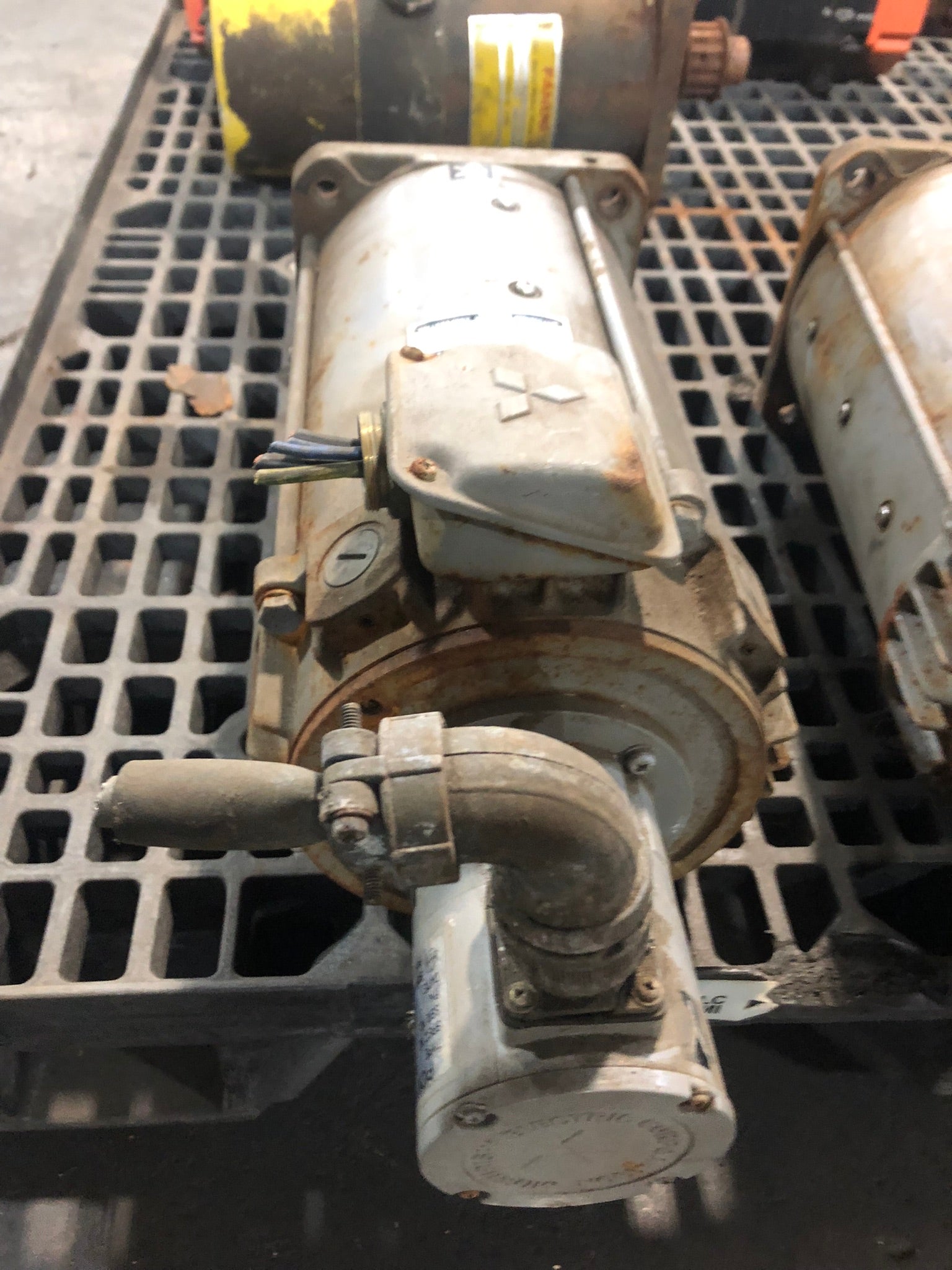 Mitsubishi Z636438 DC Servo Motor HD 201-12