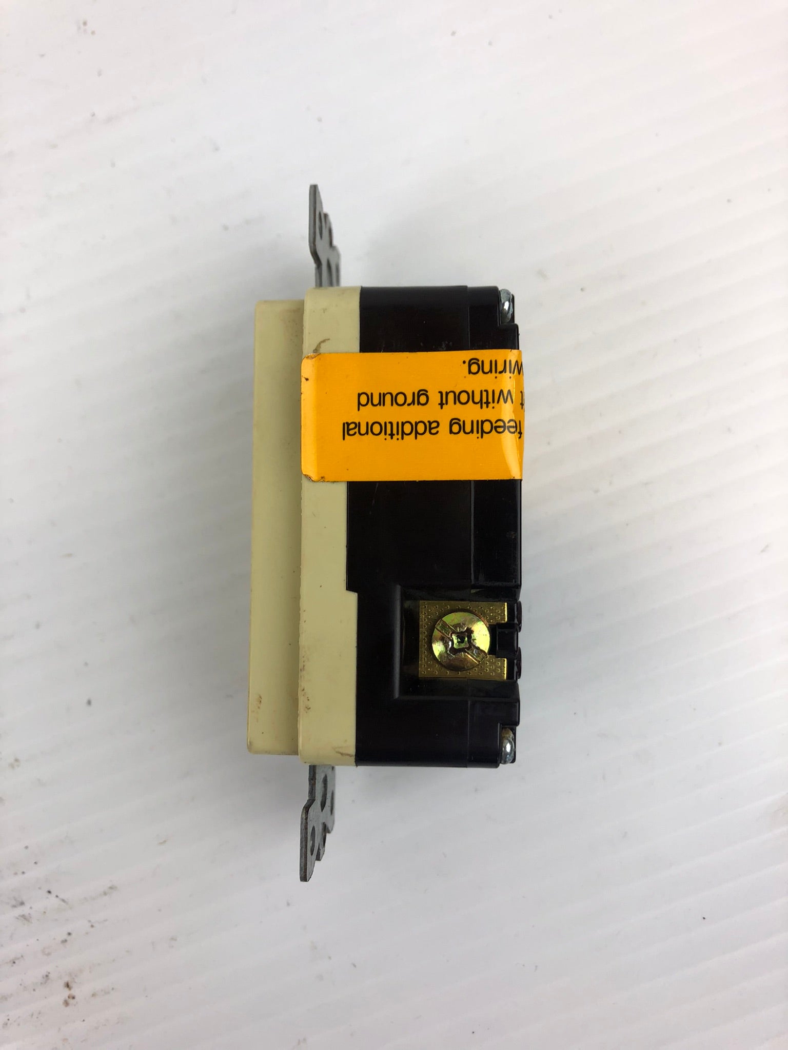 Hubbell LR65045 Receptacle 15A 125V GFCI Class A 60Hz