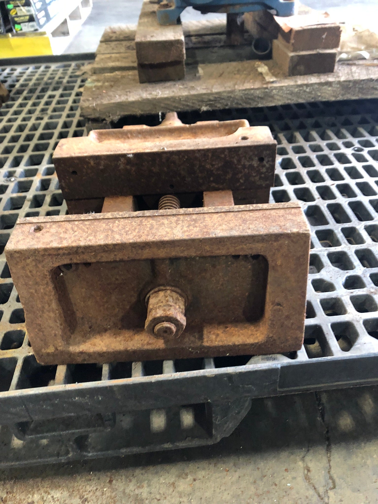 Industrial Vise Heavy Duty Rustic Decor 18" Long x 10" Wide x 5" High