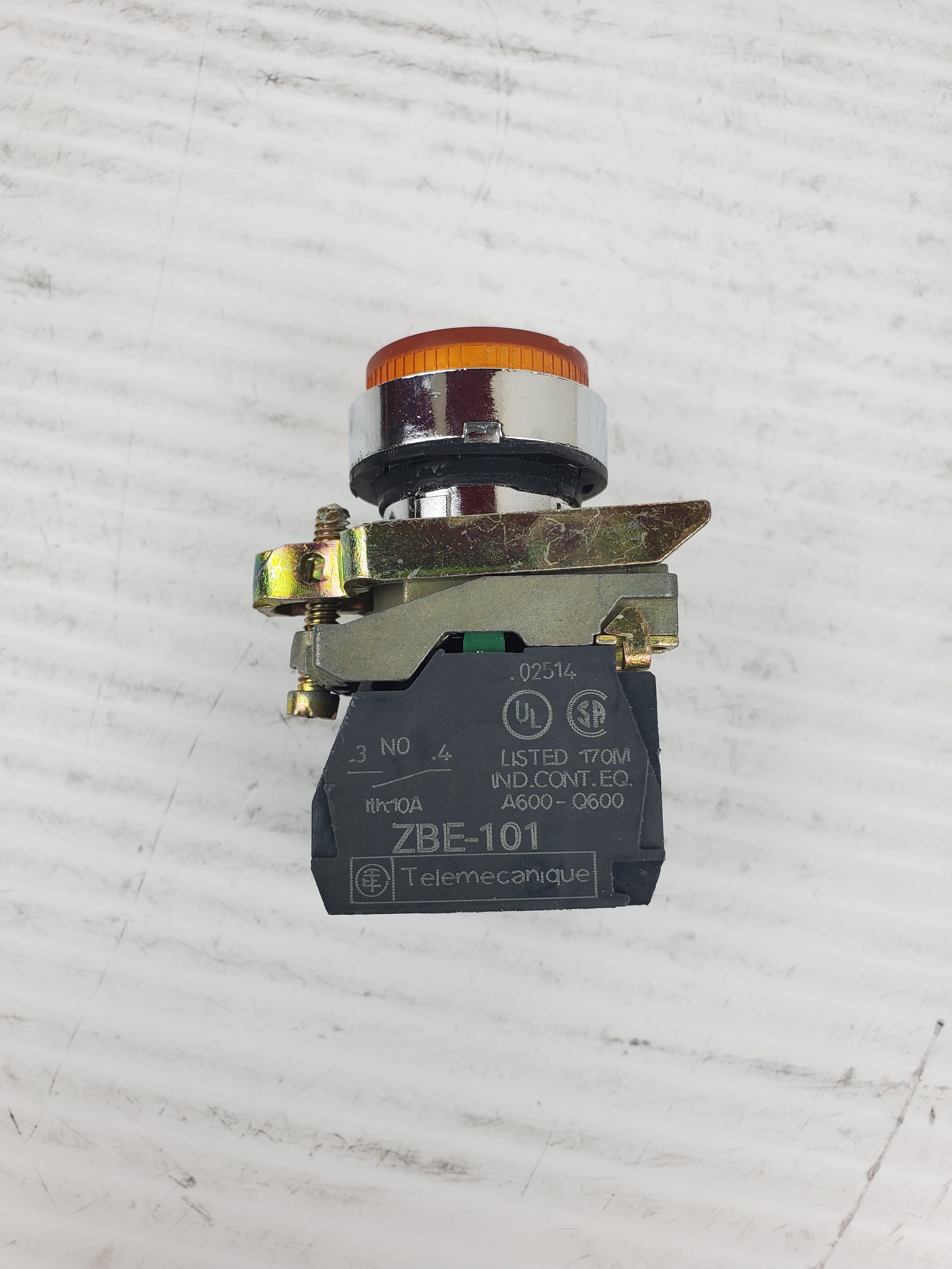 Telemecanique ZBE-101 Orange Push Button with Manual Mounting