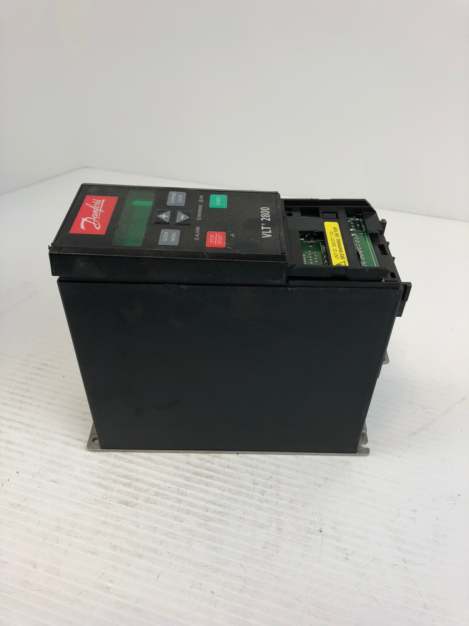 Danfoss VLT-2800 Variable Speed Inverter Drive 195N1025 - Damaged Casing
