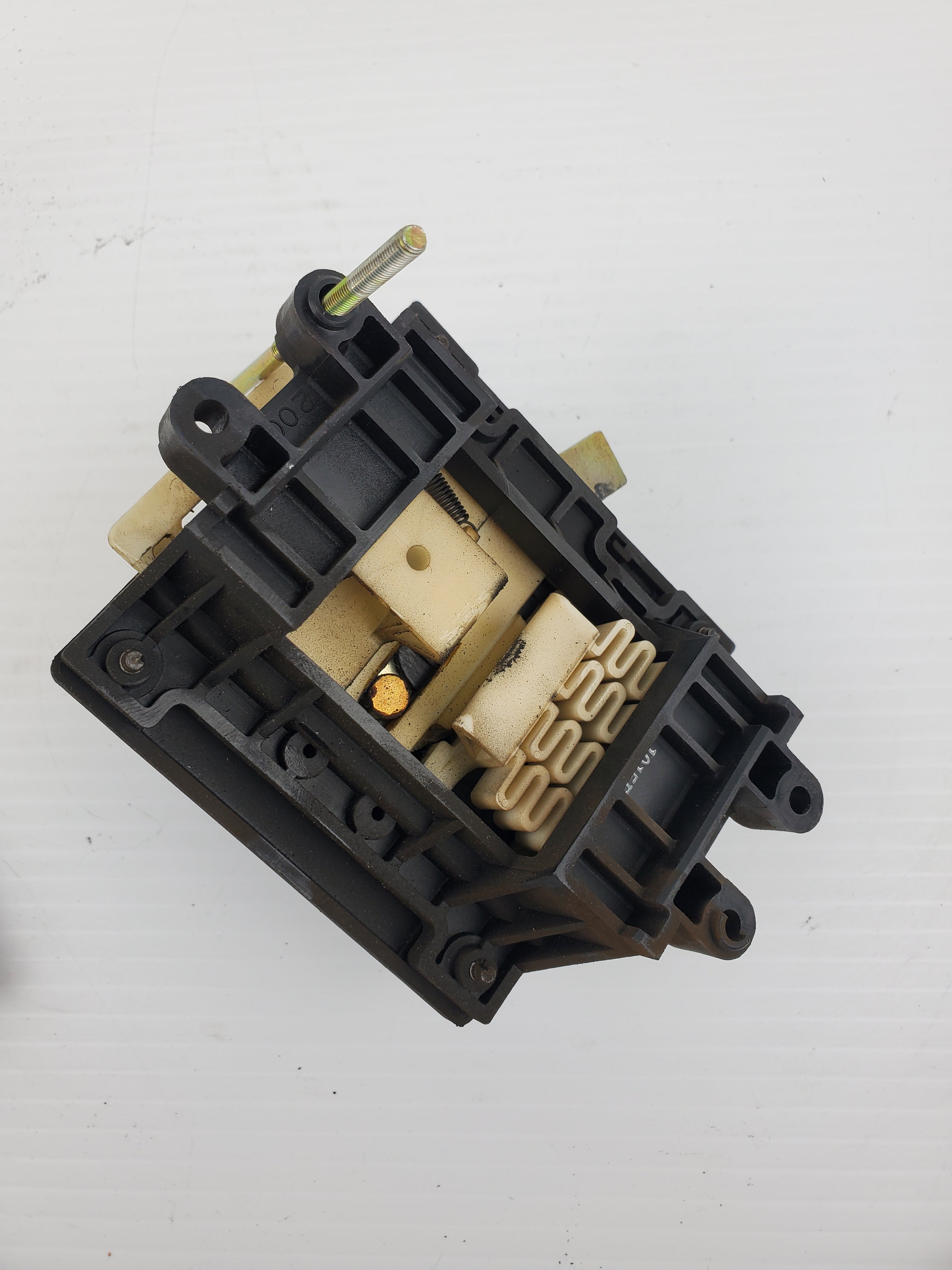 Mitsubishi 1015F External Handle Reset Off - Tripped On - Knob/Switch