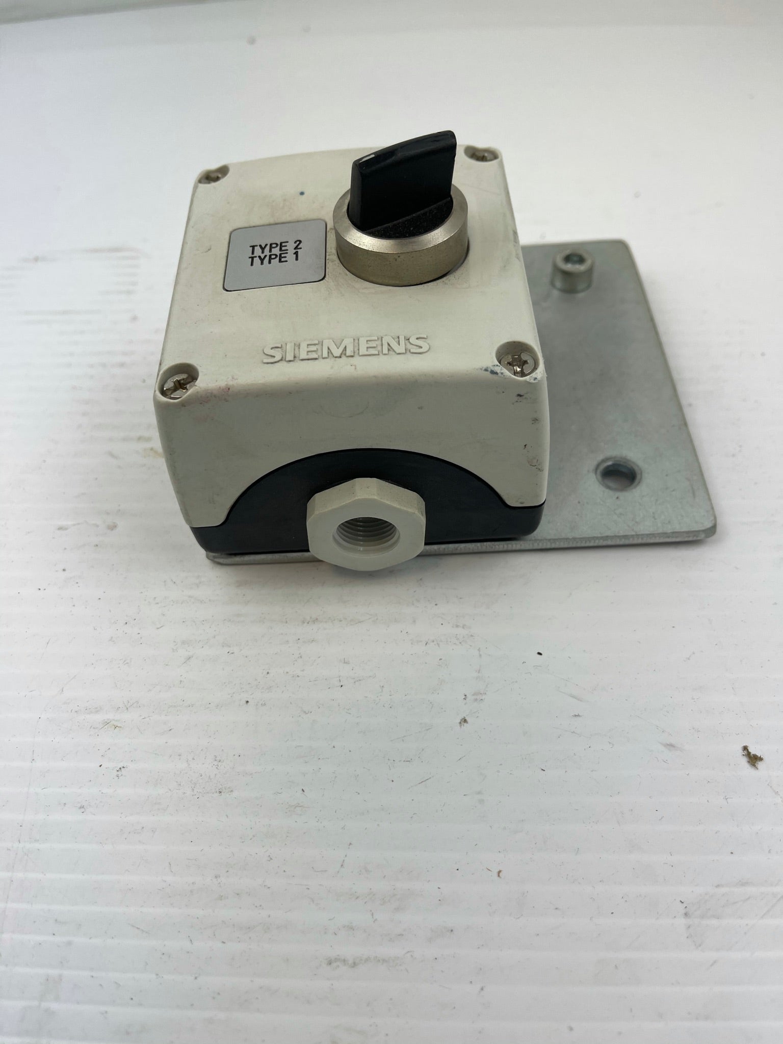 Siemens 2 Position Knob on Plastic Enclosure Box PG 16