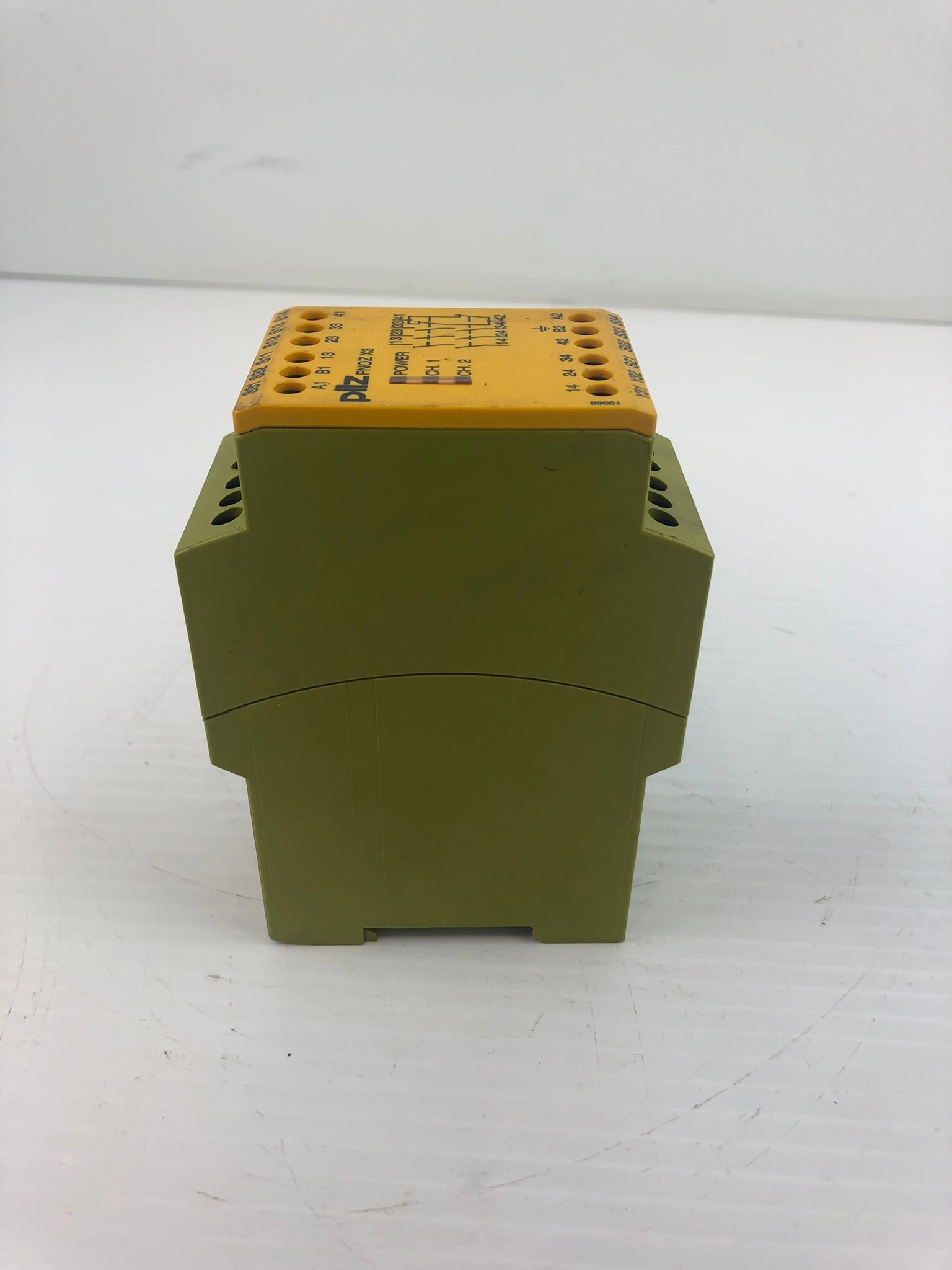 Pilz PN0Z X3 Safety Relay 24VAC 24VDC 3n/o 1n/c 1so