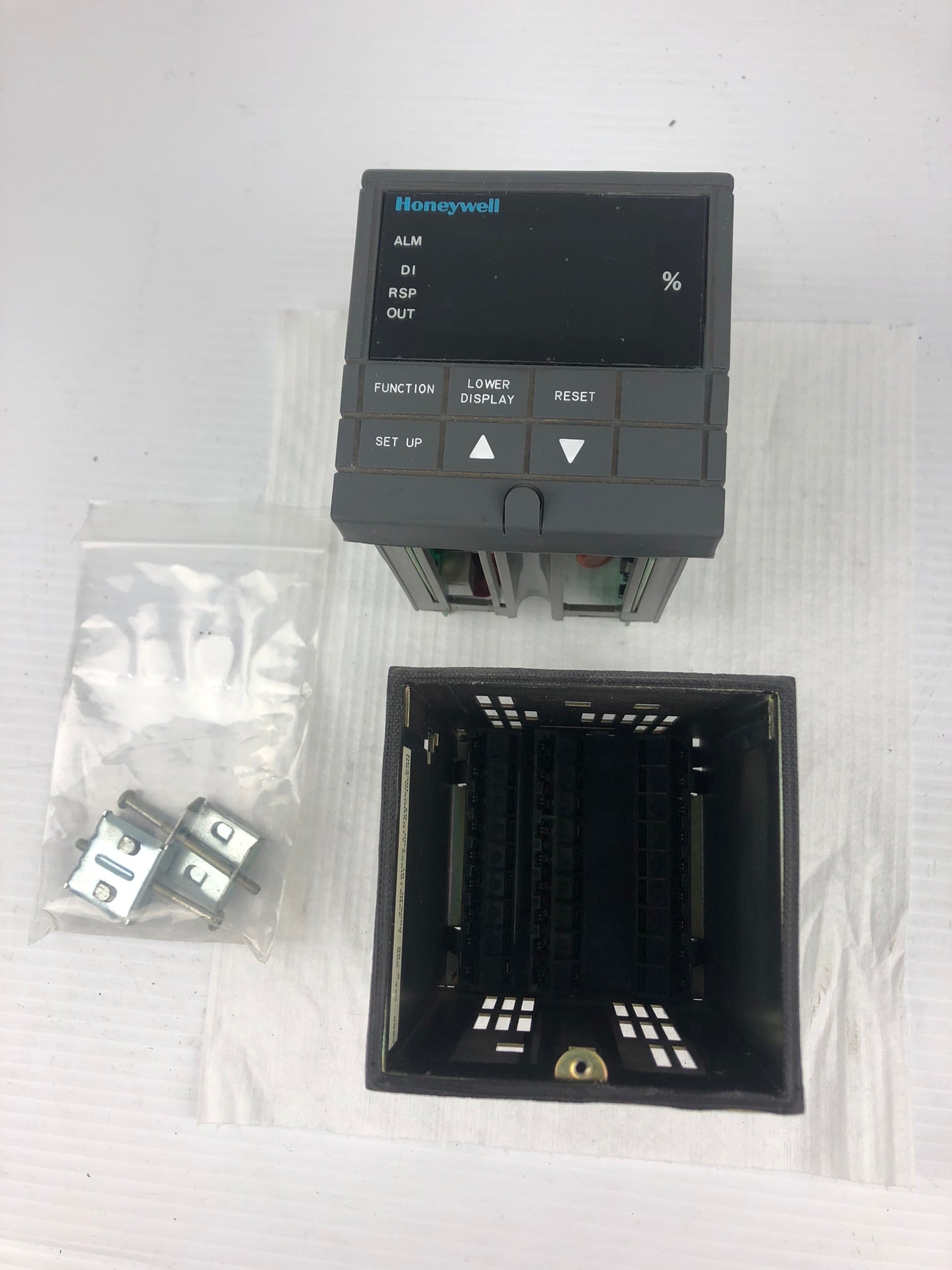 Honeywell DC330L-E0-003-10-0F0000-00-0 Versa Pro Controller