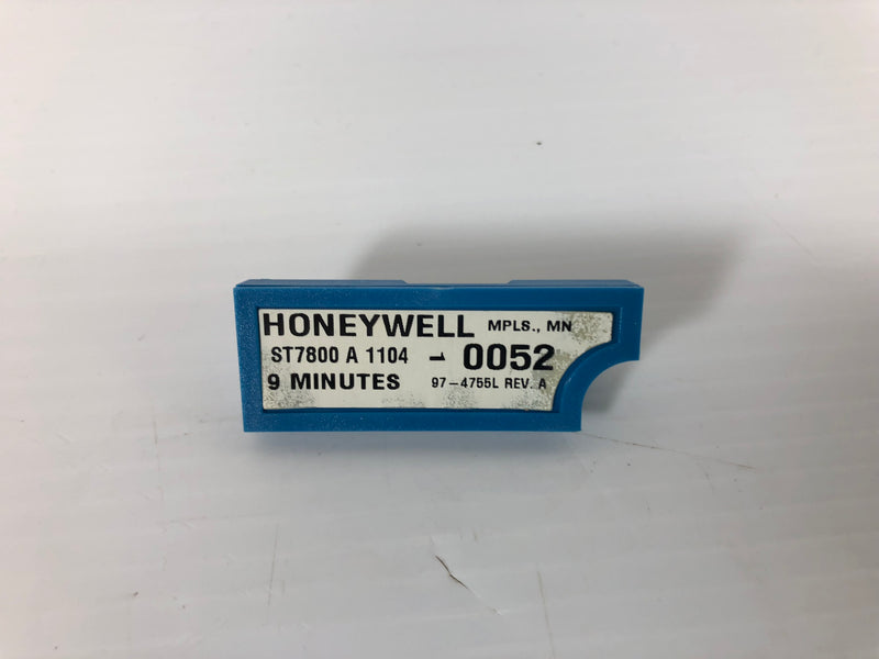 Honeywell ST7800 A 1104 Burner Control 7800 Fixed 9 Min Plug-In Purge Timer