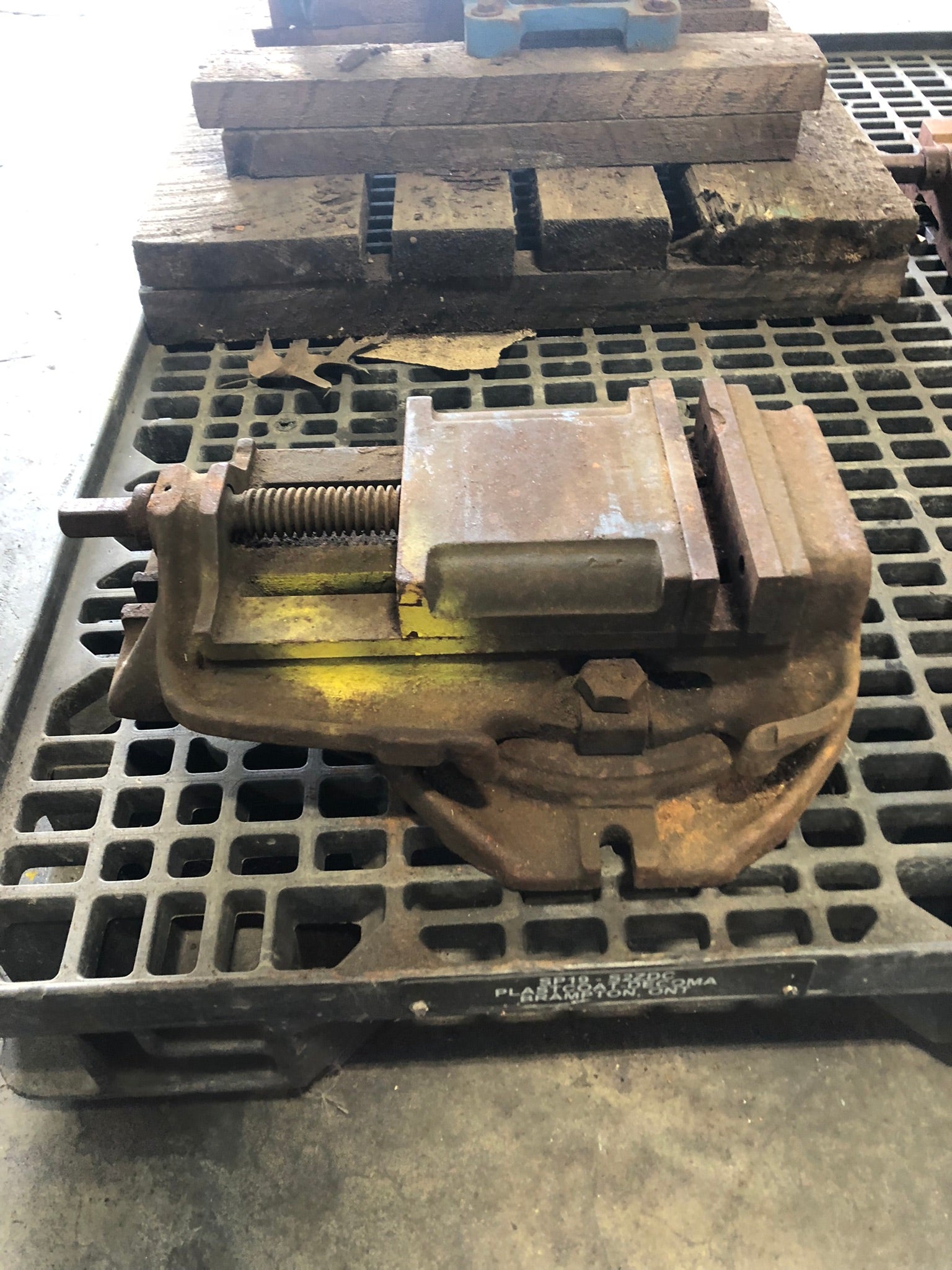 Industrial Vise 16" Long x 12" Wide x 7" High Heavy Duty Rustic Decor