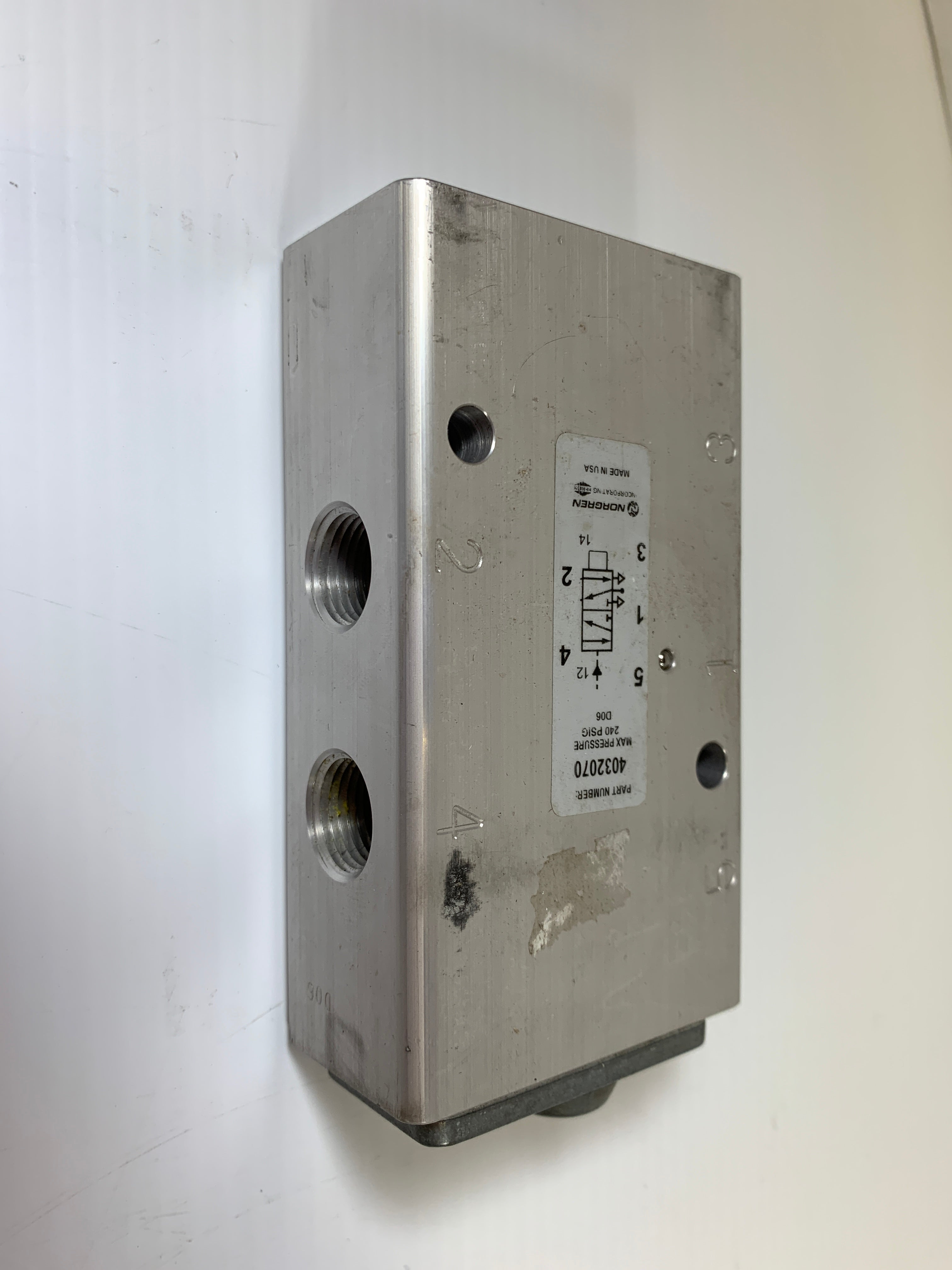 Norgren Pneumatic Valve 4032070 240 PSIG