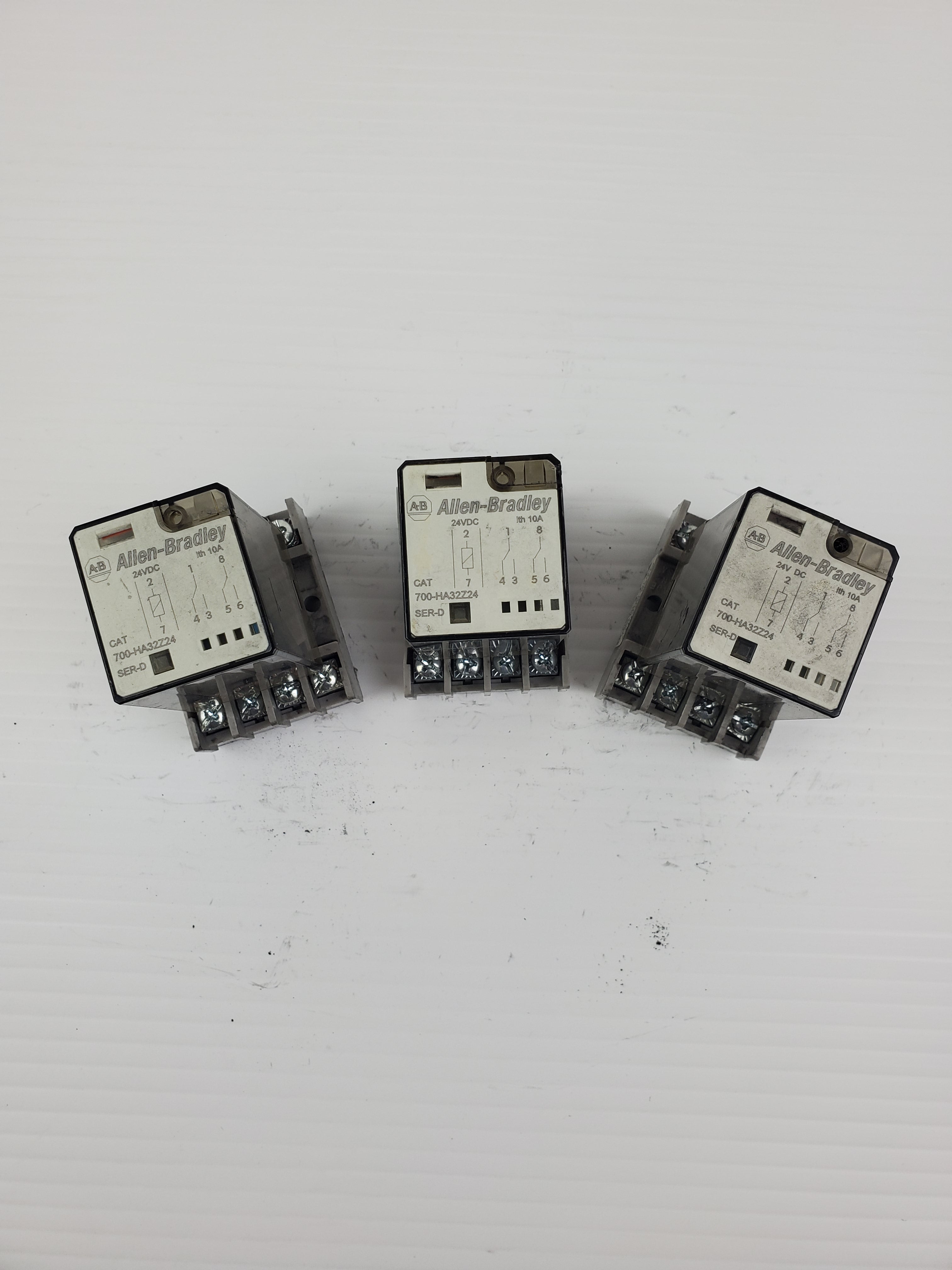 Allen-Bradley 700-HA32Z24 Series D 24VDC Relay With Socket - Lot of 3