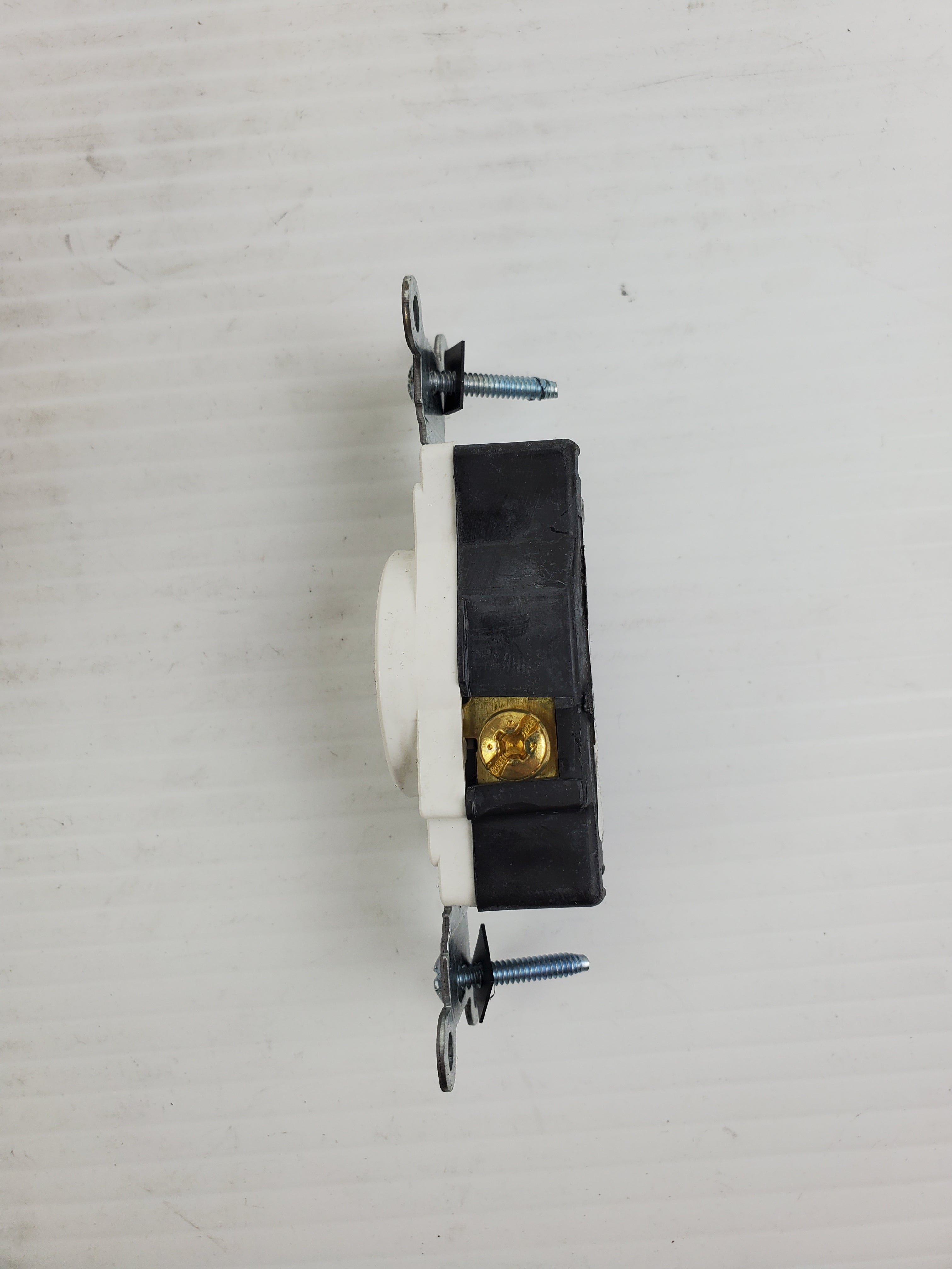 Leviton 5015-W White 2-P 3-W Single REC. Ground 15A-125V (Lot of 7)