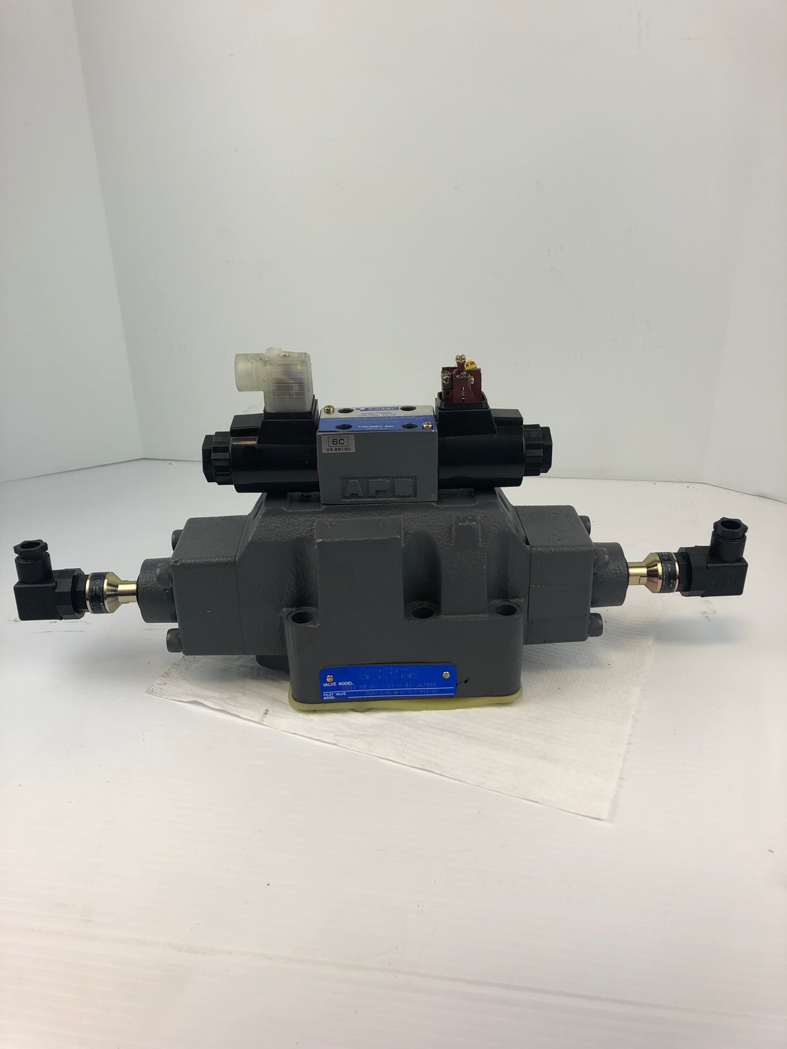 Tokimec DG5V-H8-6C-T-U7-H-82-JA786B Directional Control Valve
