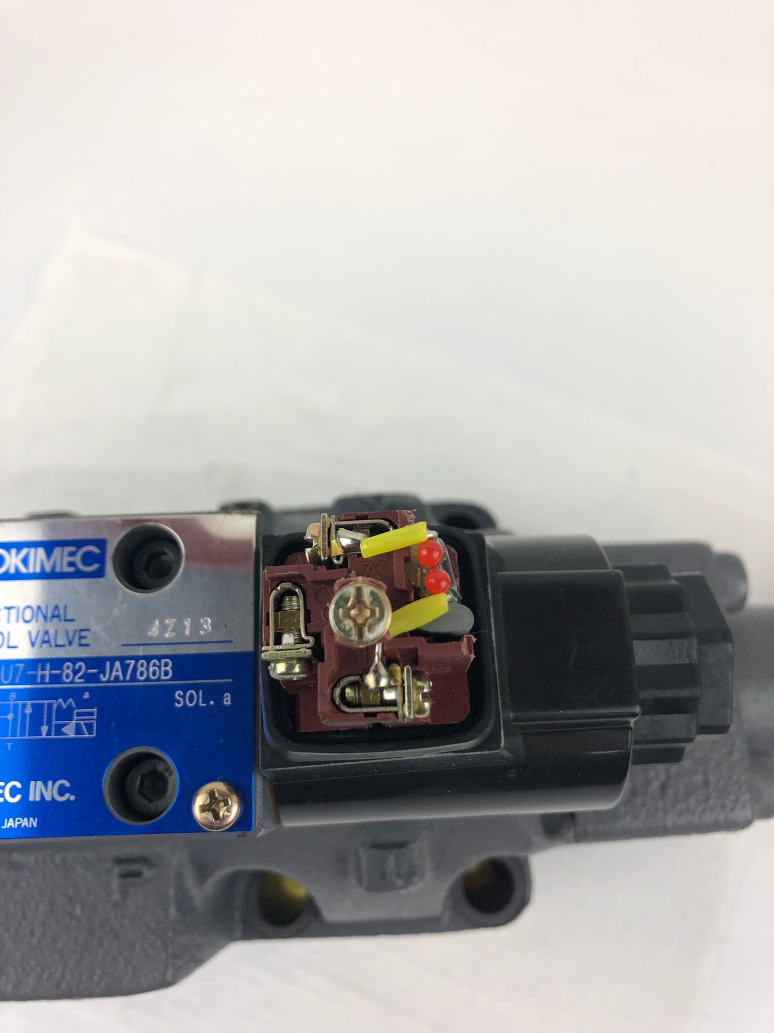 Tokimec DG5V-H8-6C-T-U7-H-82-JA786B Directional Control Valve