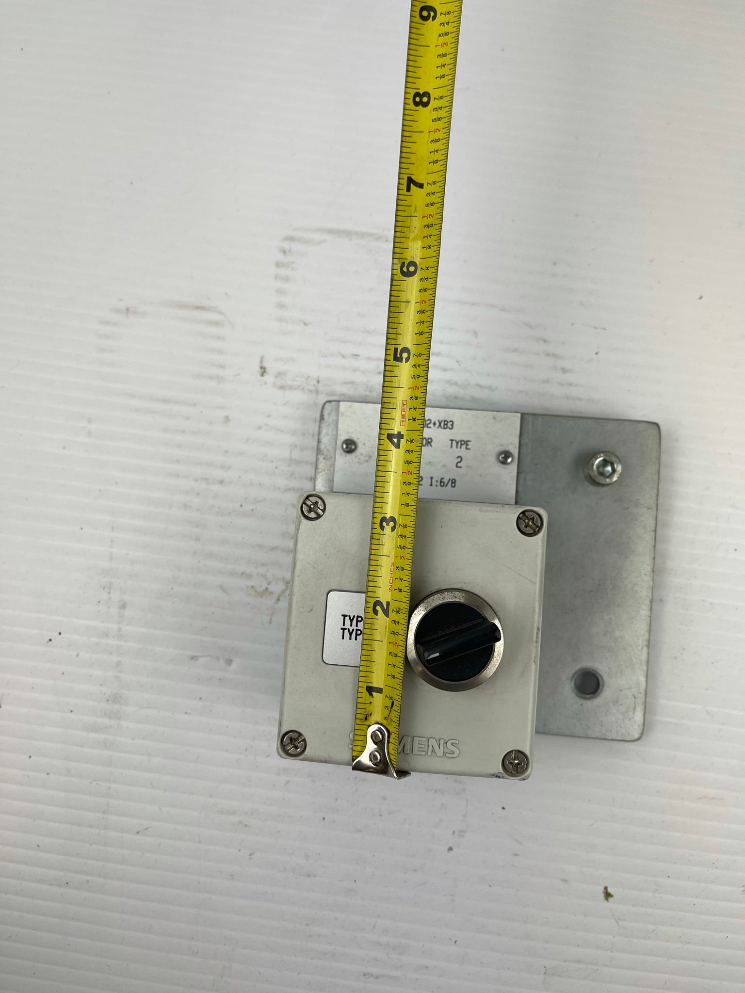 Siemens 2 Position Knob on Plastic Enclosure Box PG 16