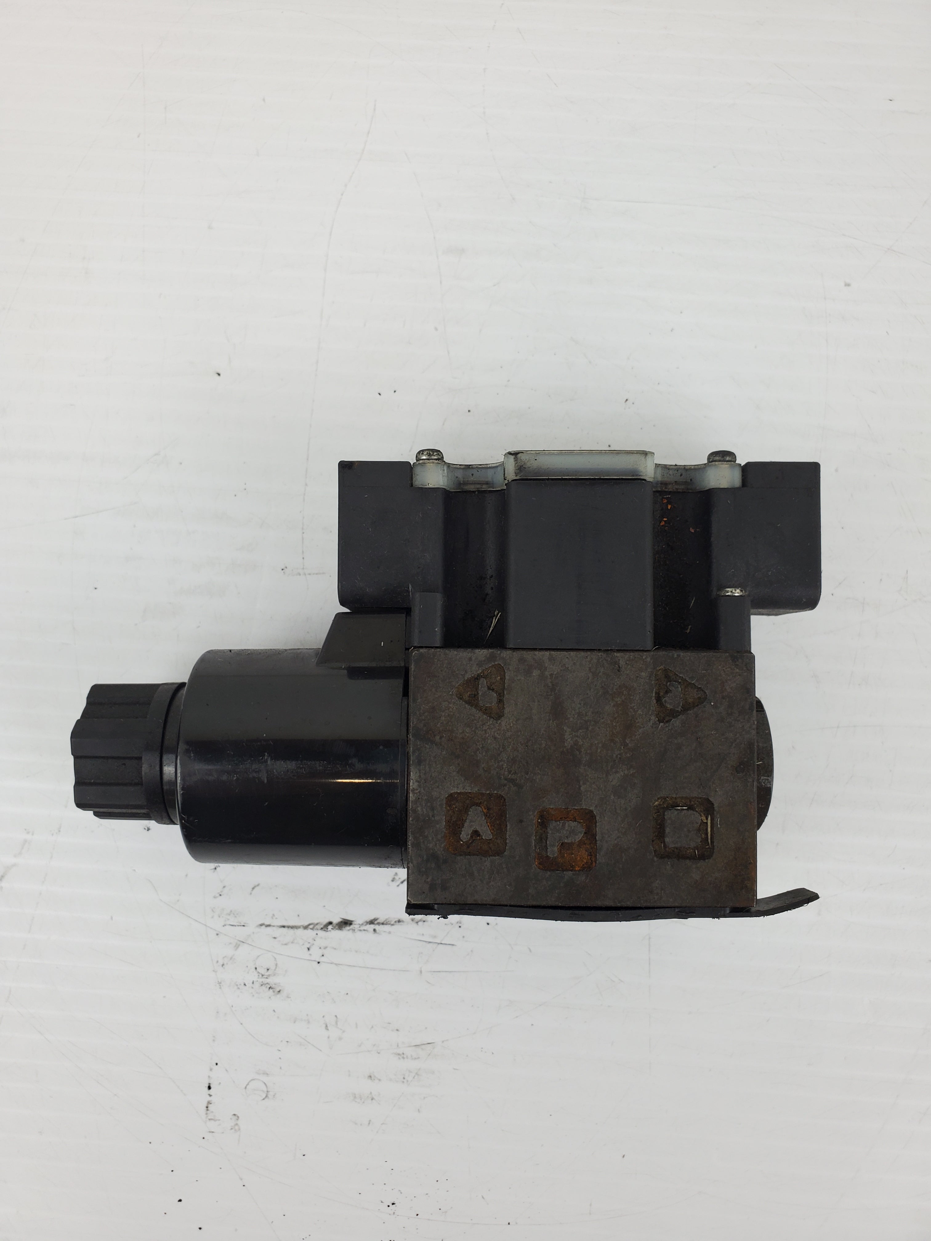 Nachi Fujikoshi Corp SS-G01-A5-R-C115-E31 Solenoid Valve 830 C3047