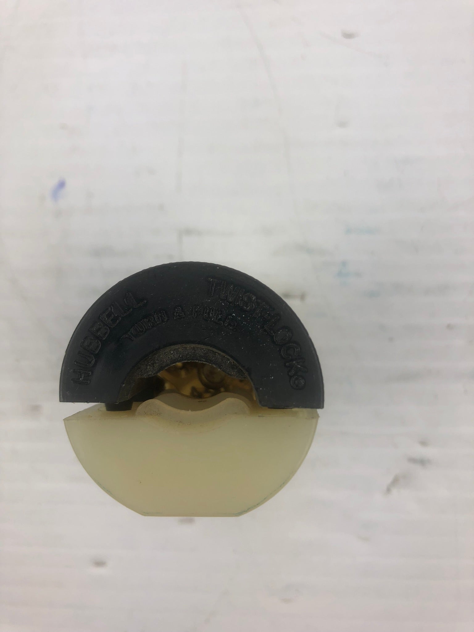 Hubbell HBL4729C Twist Lock Female Plug 15A 250V Grounding L5-15R